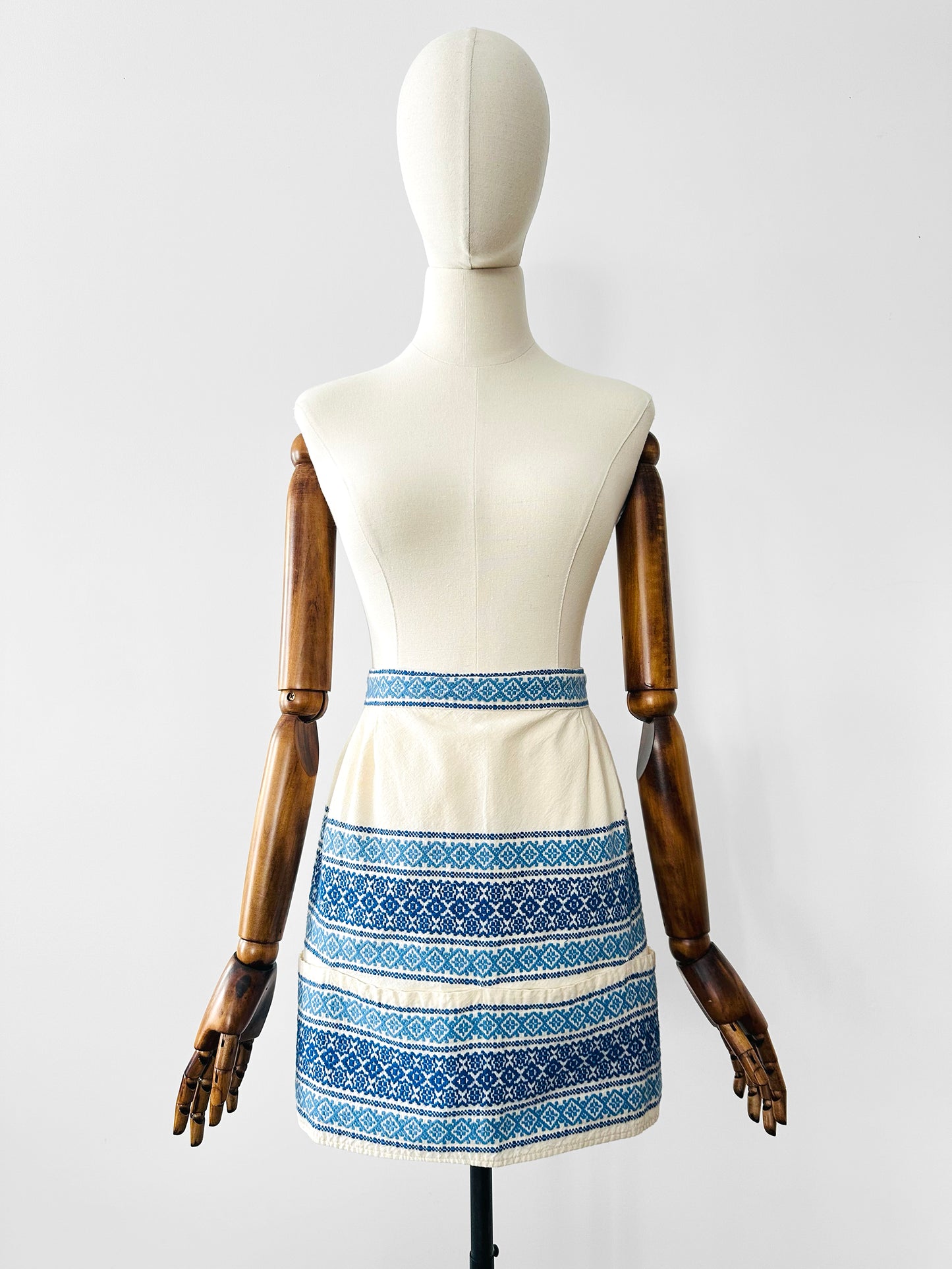 Vintage 1960s Blue and Off-White Cotton Linen Folk Embroidered Apron
