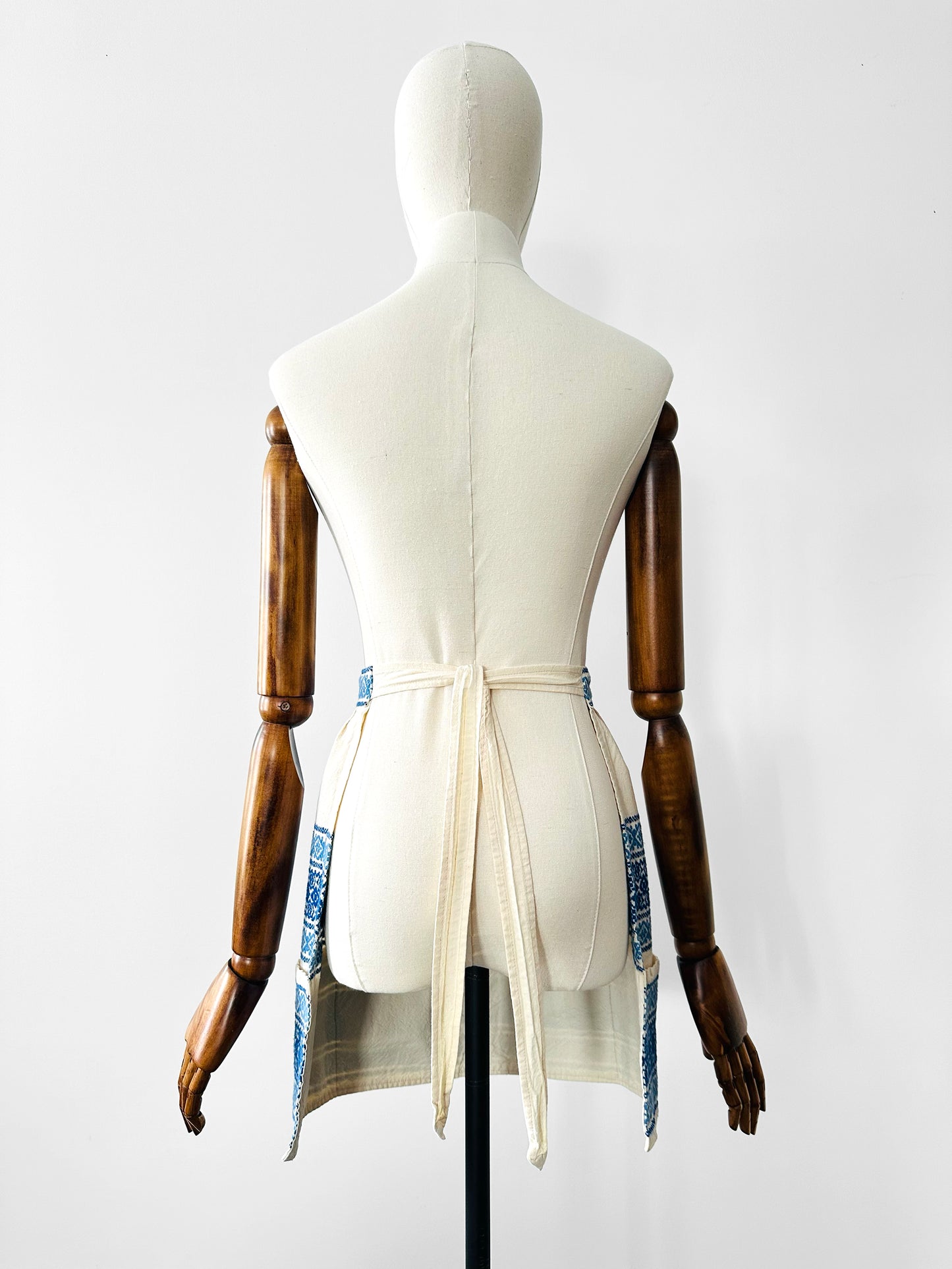 Vintage 1960s Blue and Off-White Cotton Linen Folk Embroidered Apron