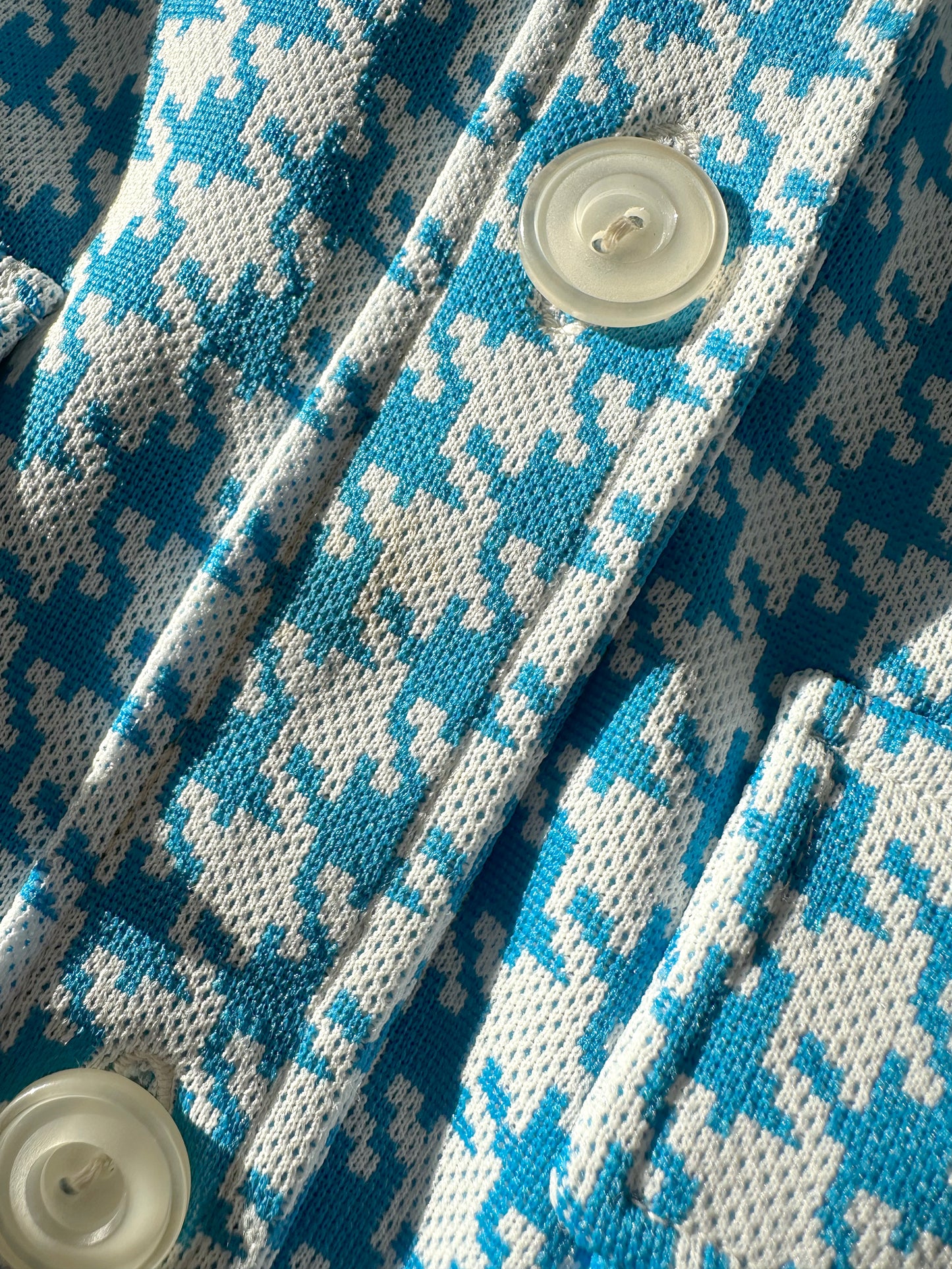 Vintage 1960s Sky Blue and White Houndstooth Print Short Sleeve Button Up Collared Shirt - Sz. S