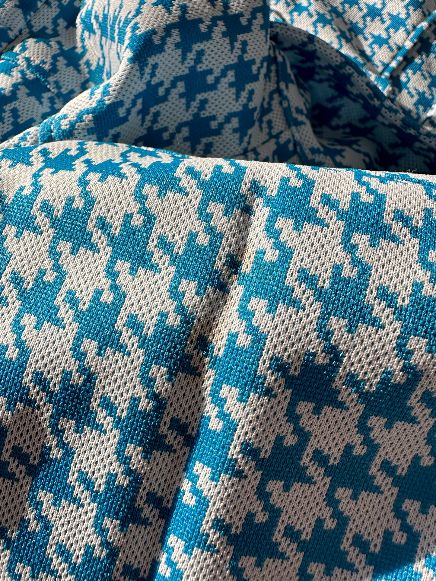 Vintage 1960s Sky Blue and White Houndstooth Print Short Sleeve Button Up Collared Shirt - Sz. S