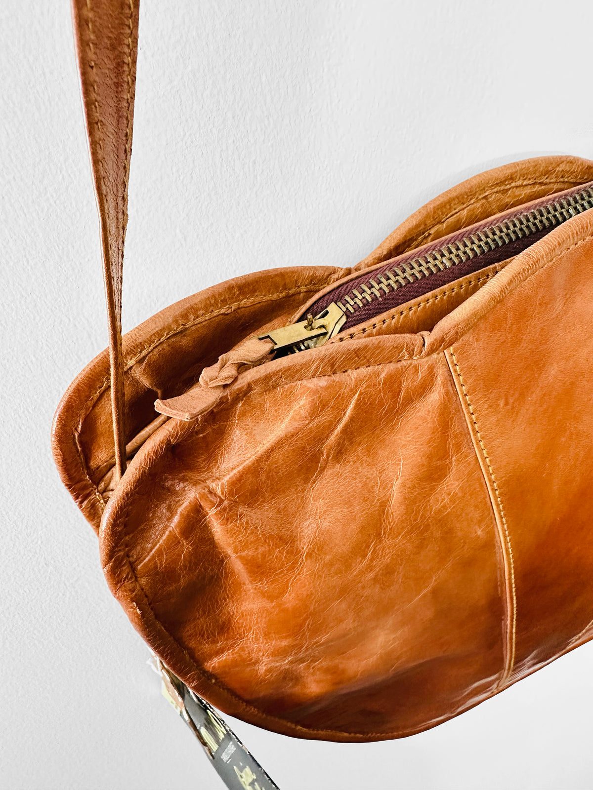 Vintage 1970s Cognac Toned Scalloped Edge Deadstock Leather Purse
