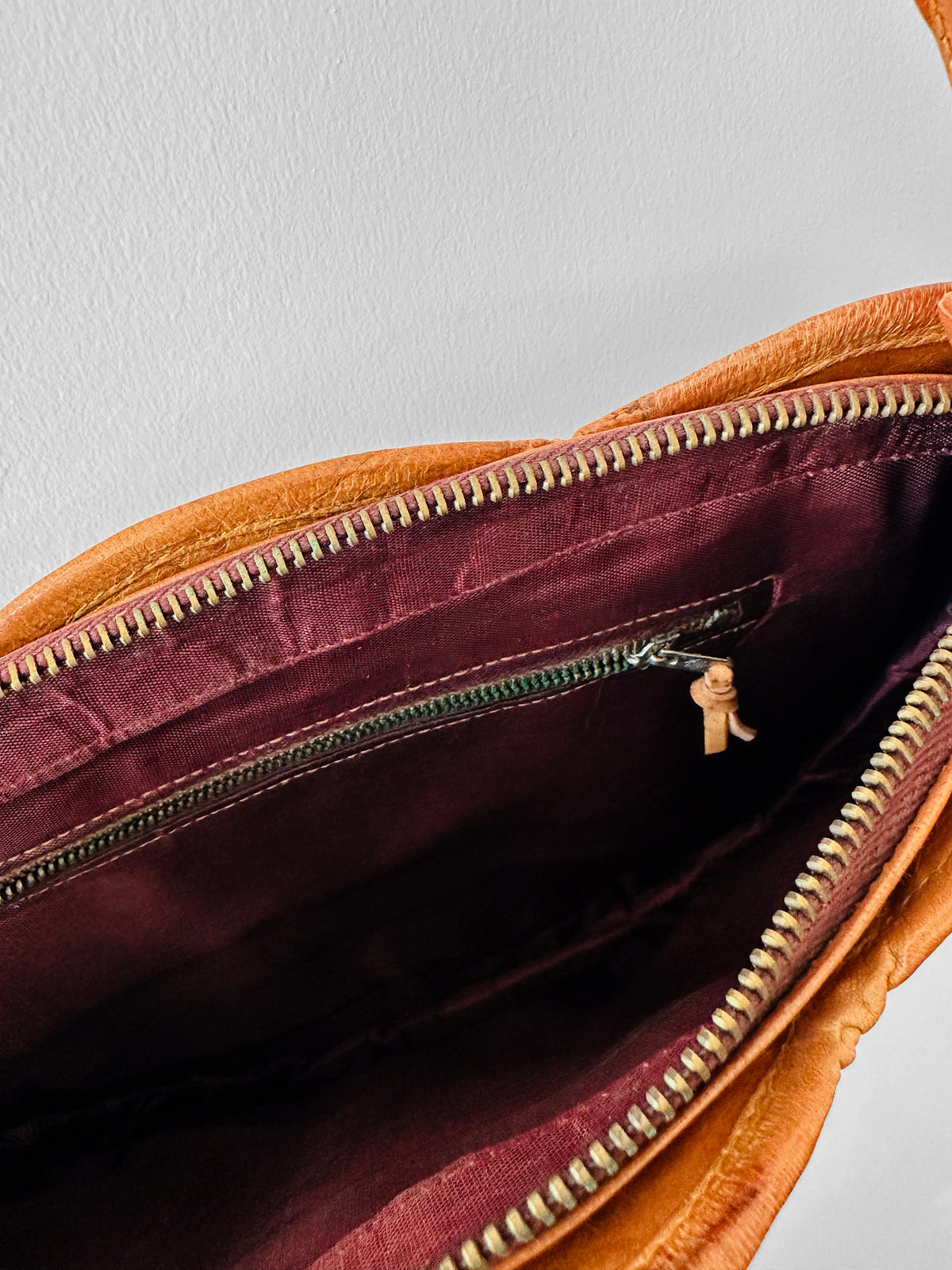 Vintage 1970s Cognac Toned Scalloped Edge Deadstock Leather Purse