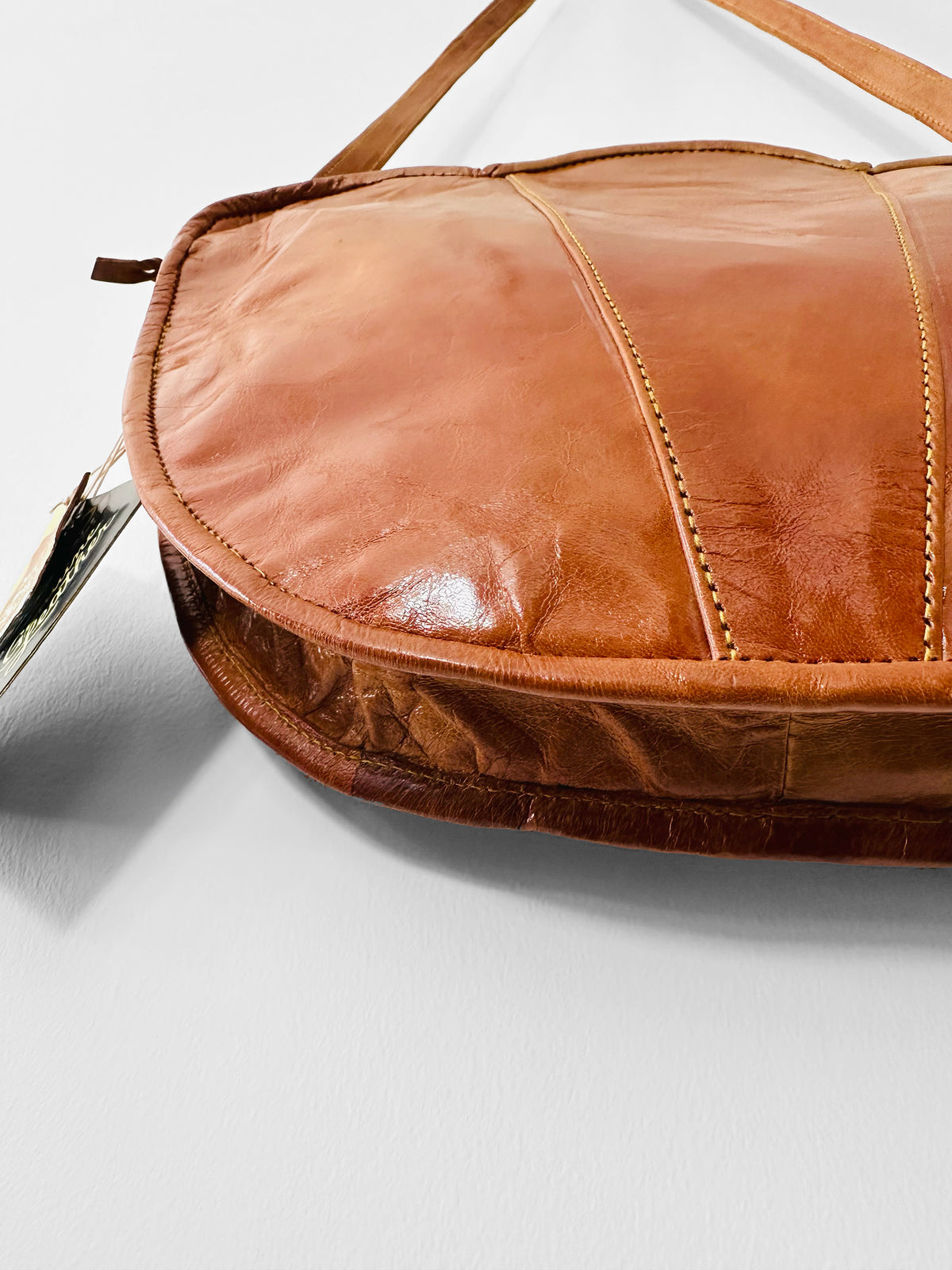 Vintage 1970s Cognac Toned Scalloped Edge Deadstock Leather Purse