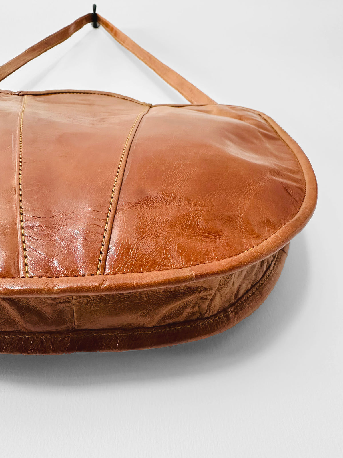 Vintage 1970s Cognac Toned Scalloped Edge Deadstock Leather Purse