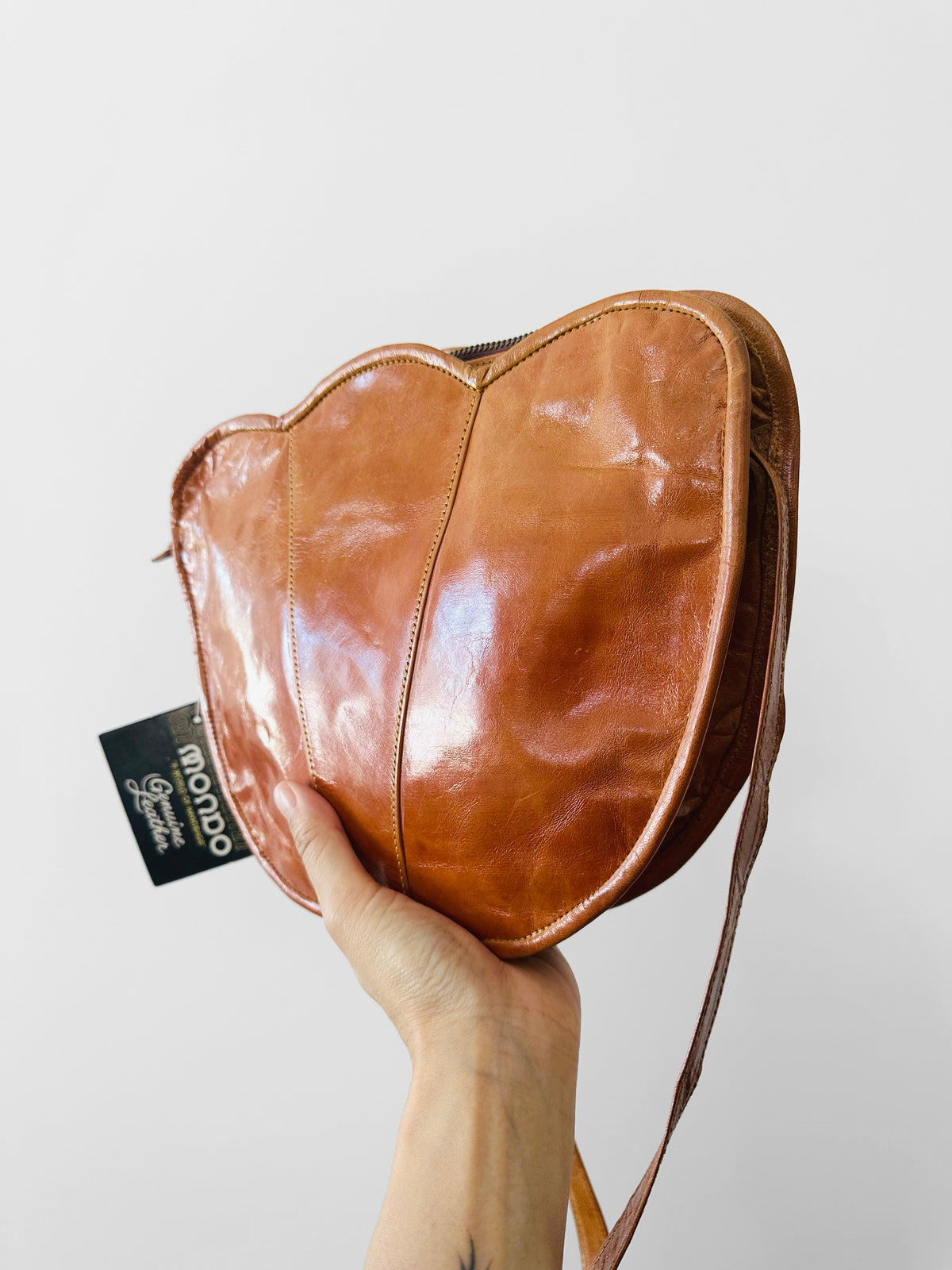 Vintage 1970s Cognac Toned Scalloped Edge Deadstock Leather Purse