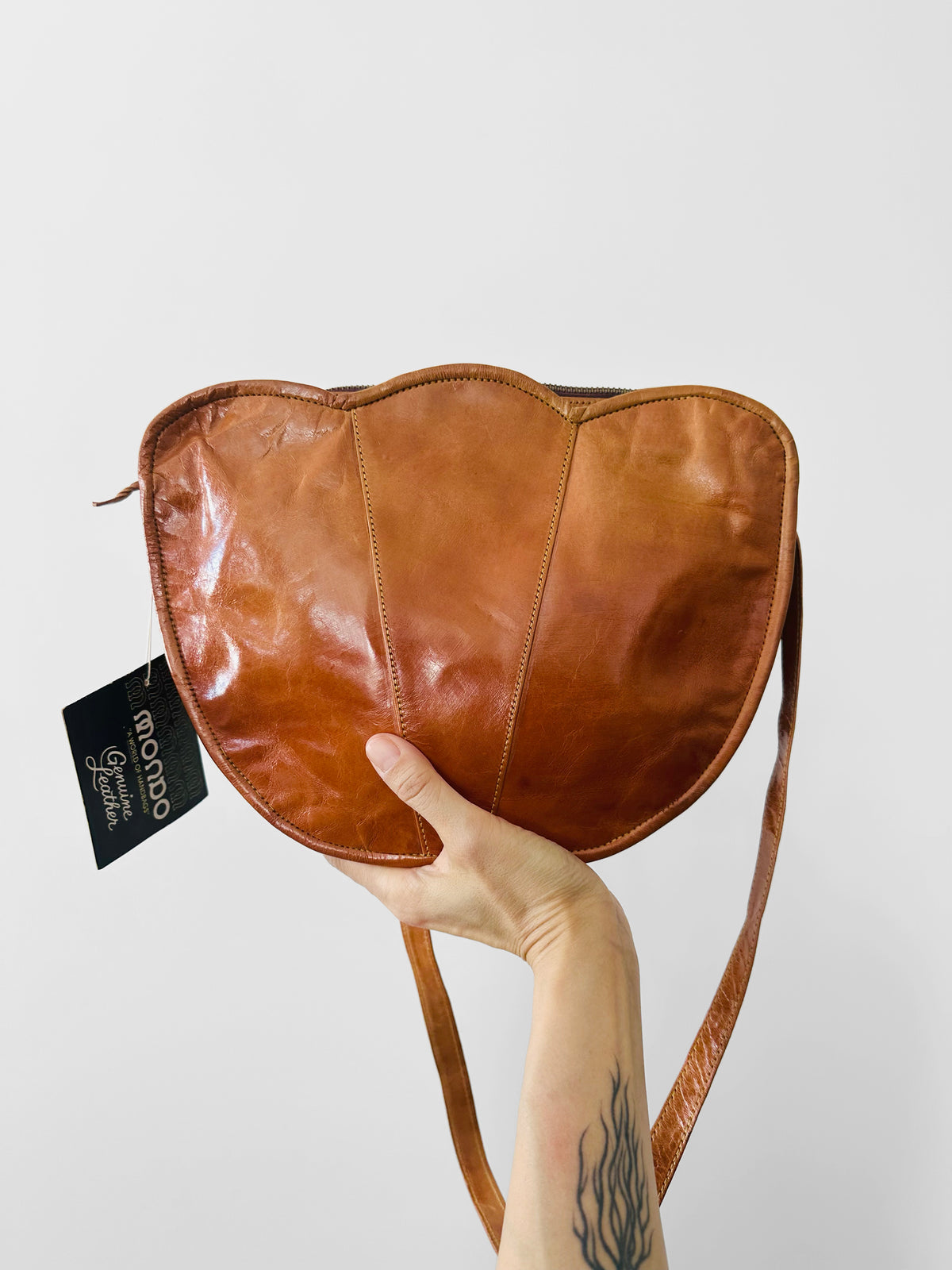 Vintage 1970s Cognac Toned Scalloped Edge Deadstock Leather Purse
