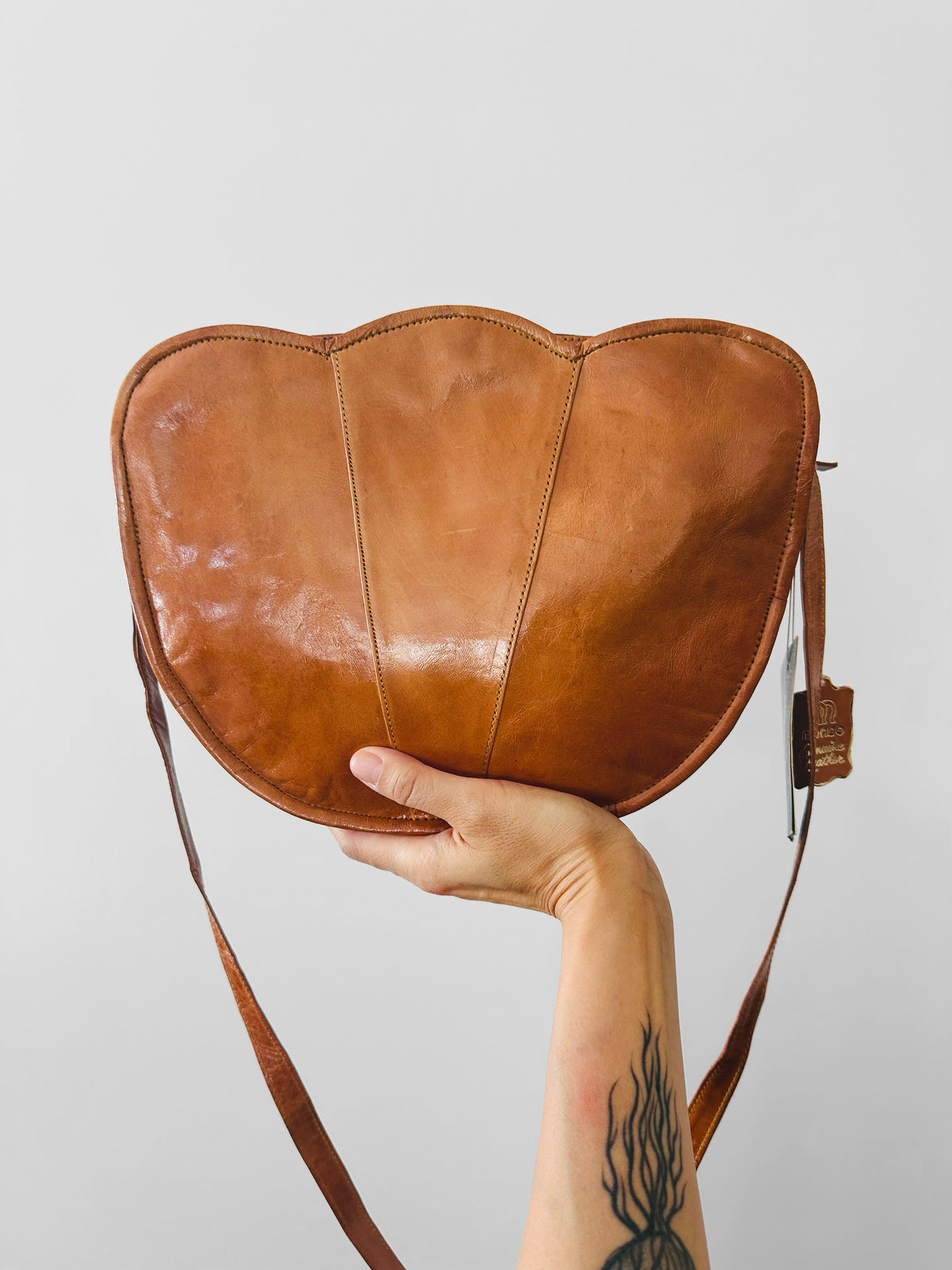 Vintage 1970s Cognac Toned Scalloped Edge Deadstock Leather Purse