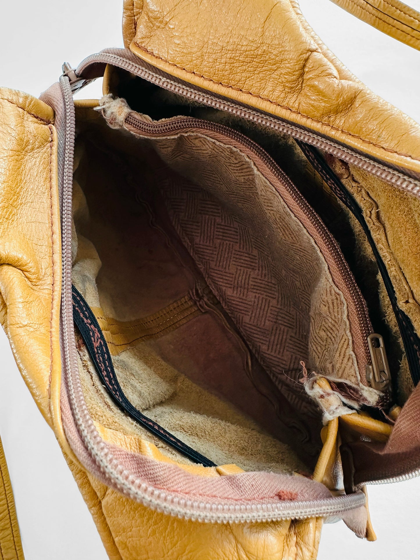 Vintage 1970s Buttery Tan Gathered Detail Leather Purse
