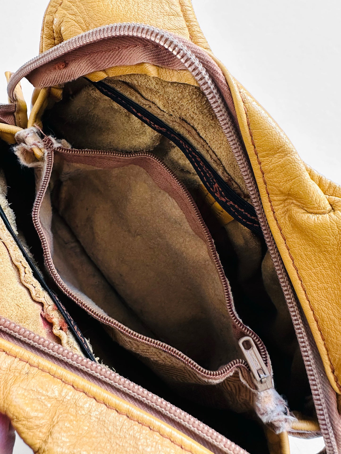 Vintage 1970s Buttery Tan Gathered Detail Leather Purse