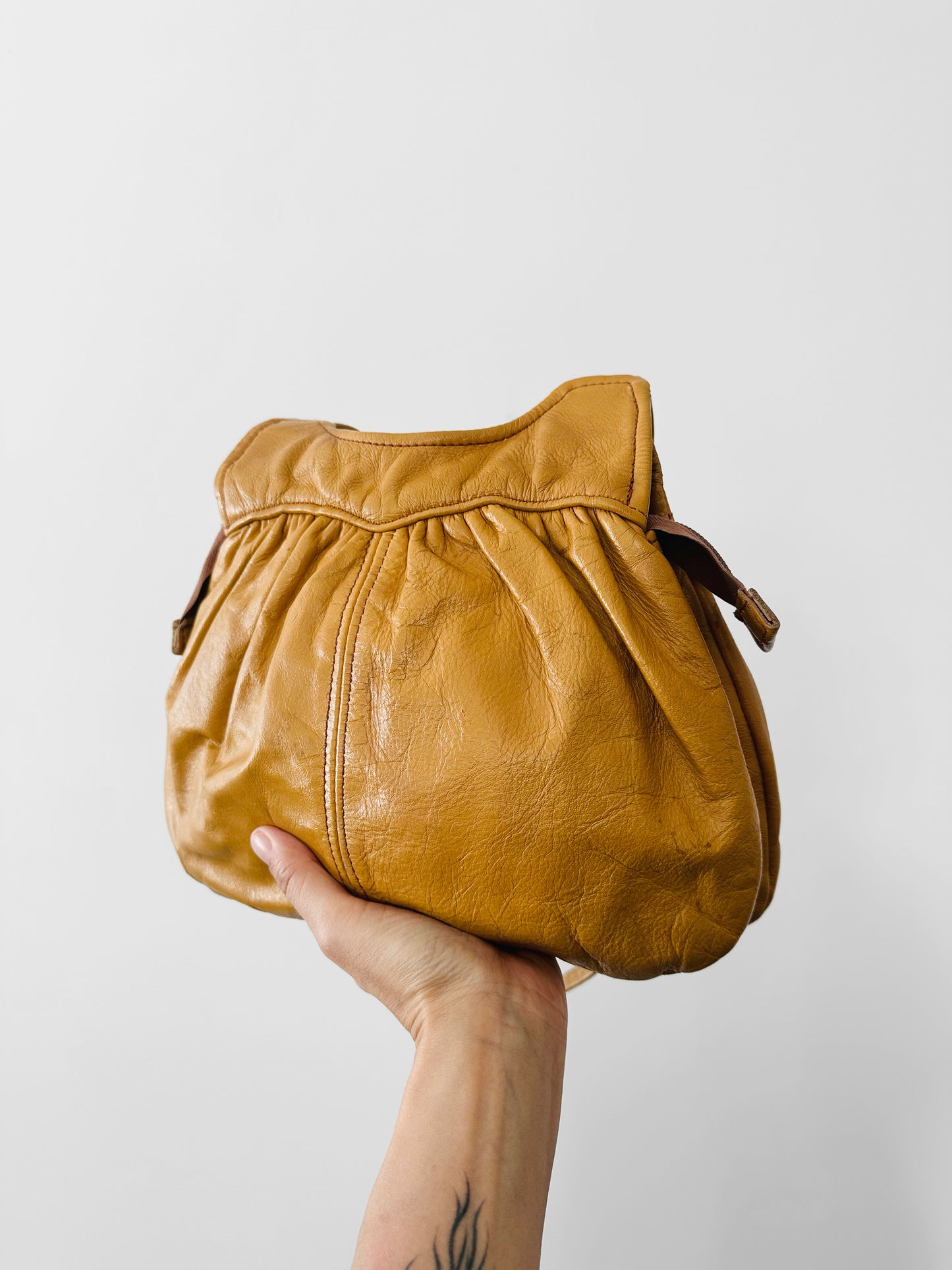 Vintage 1970s Buttery Tan Gathered Detail Leather Purse