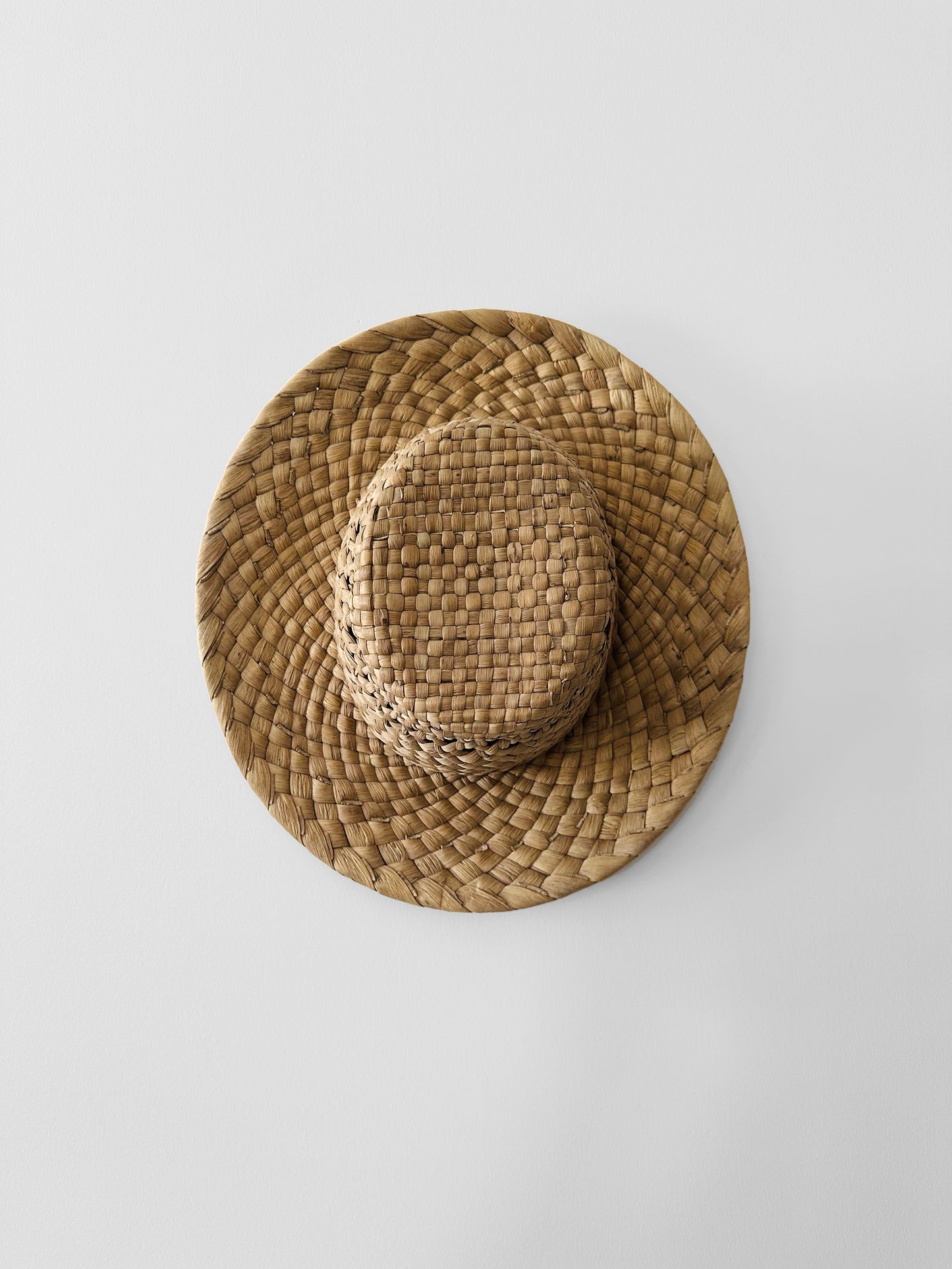 Vintage 1960s Natural Woven Straw Brimmed Hat - Sz. S