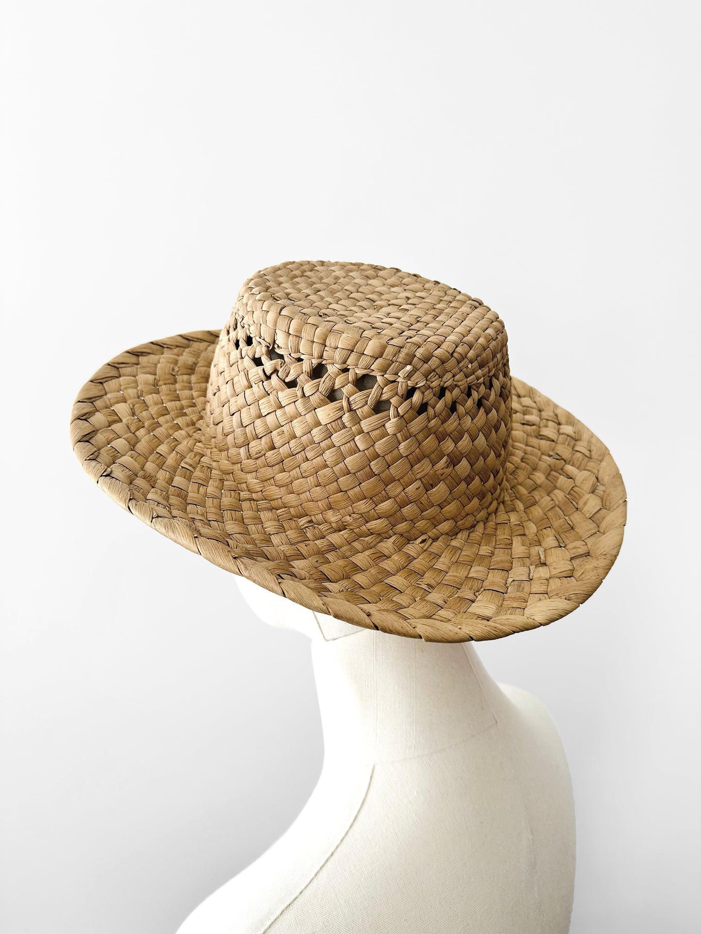 Vintage 1960s Natural Woven Straw Brimmed Hat - Sz. S
