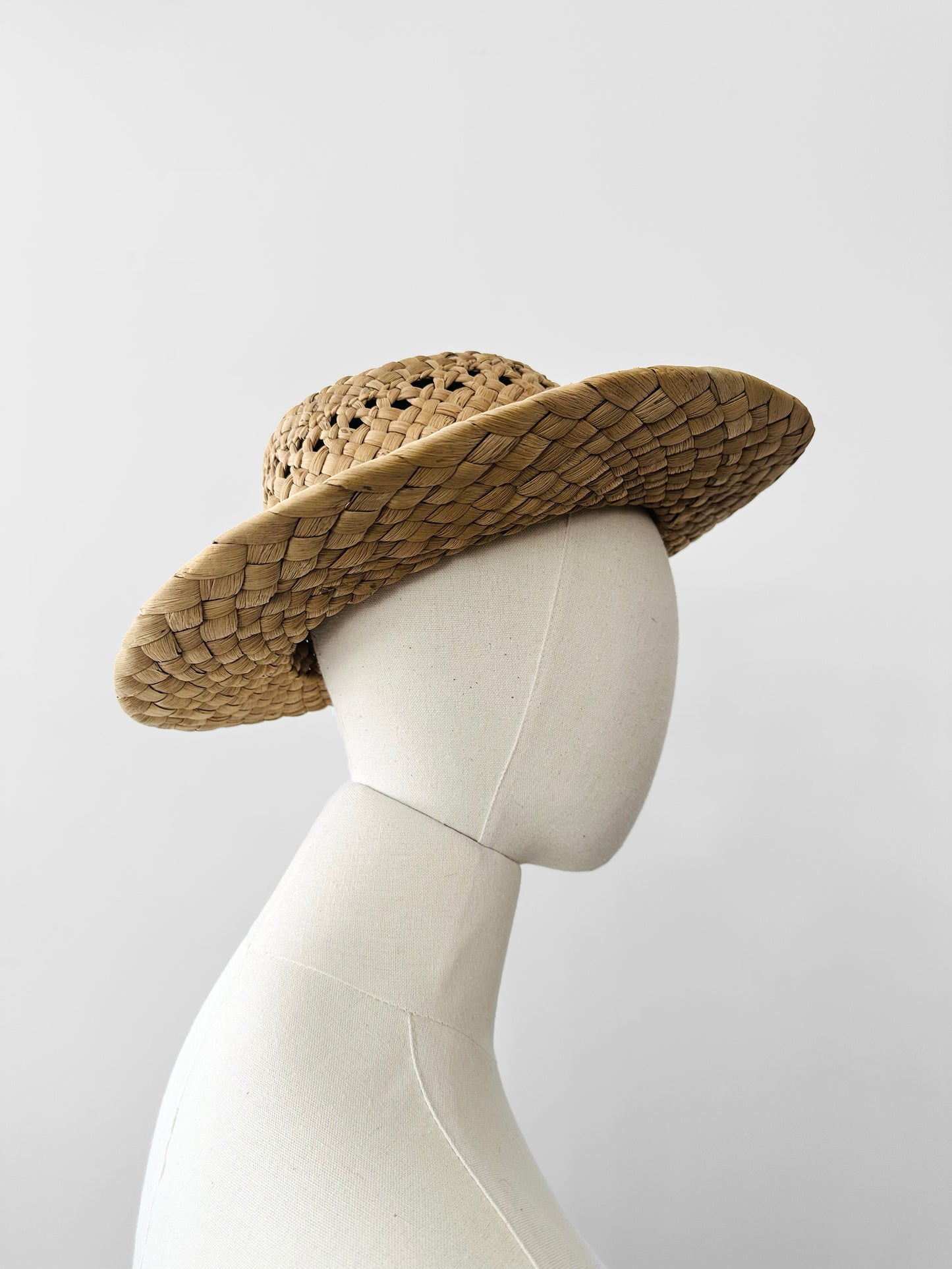 Vintage 1960s Natural Woven Straw Brimmed Hat - Sz. S