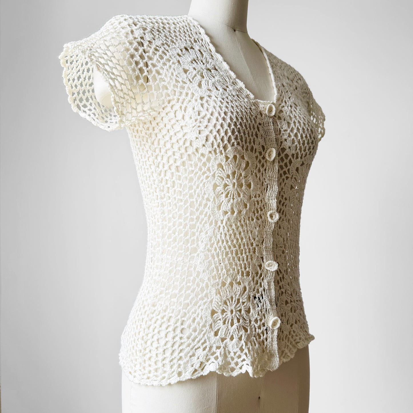 1970s Cream Floral Crochet Knit Button Front Short Sleeve Top - Sz. S