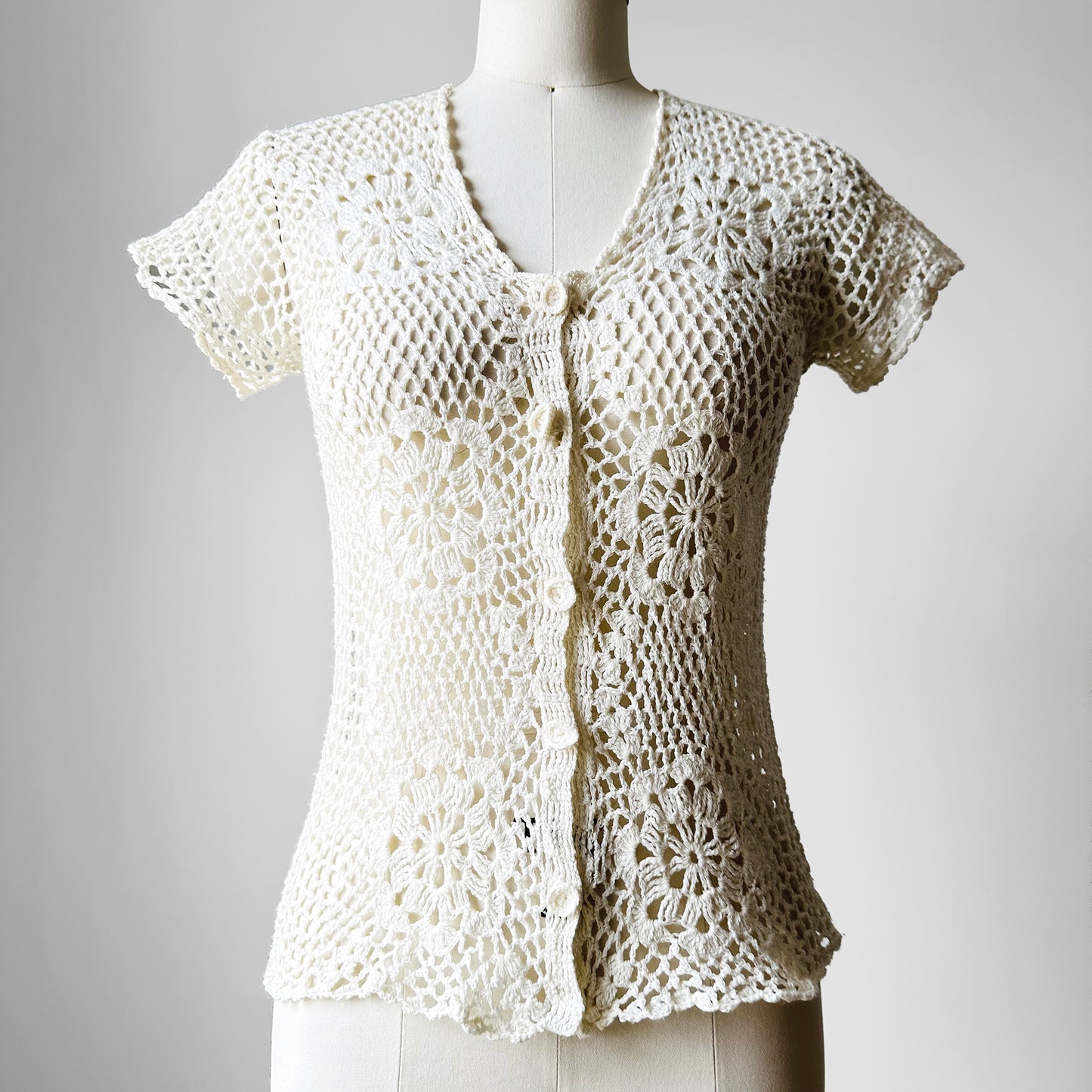 1970s Cream Floral Crochet Knit Button Front Short Sleeve Top - Sz. S