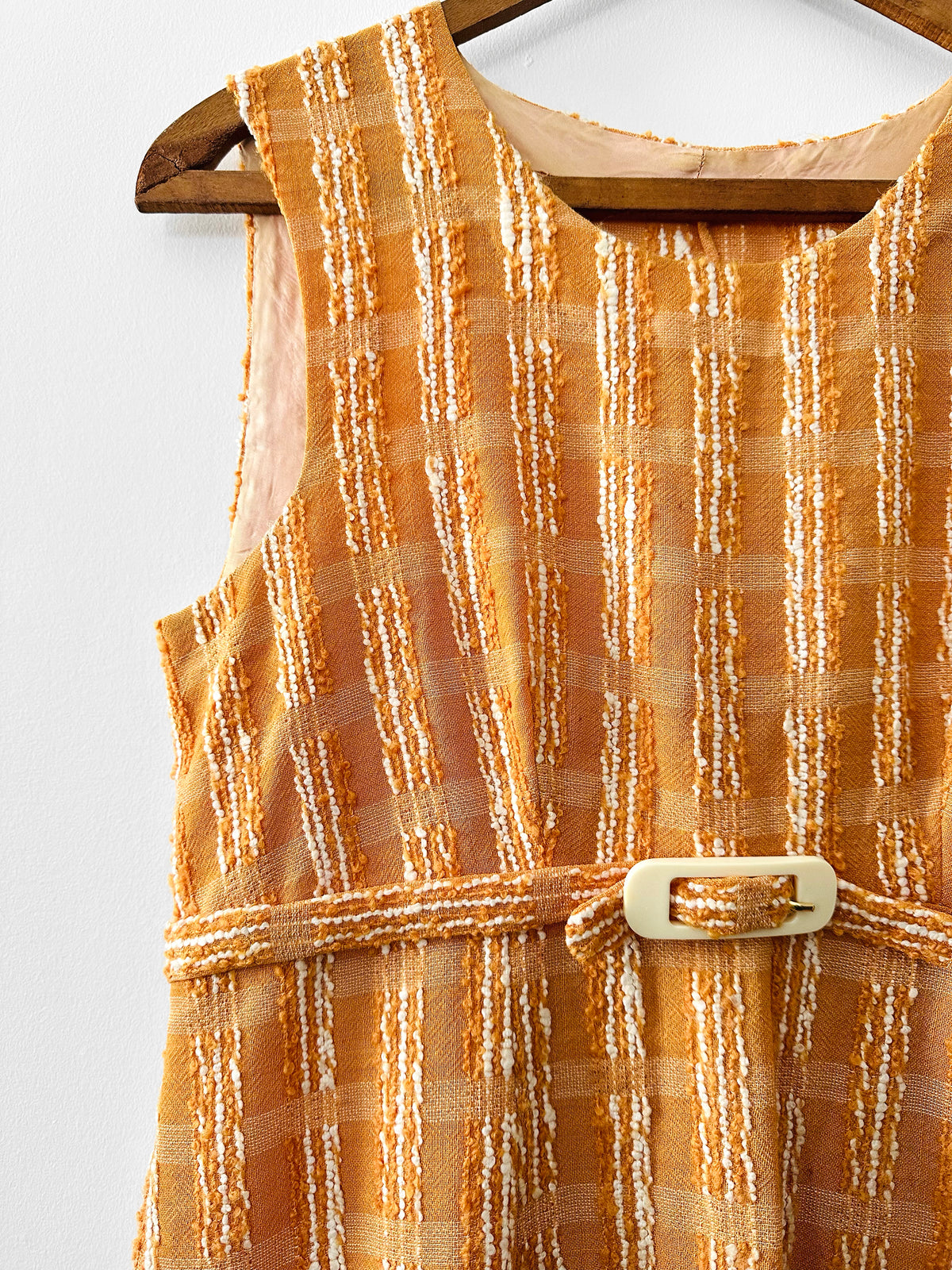 Vintage 1960s Woven Pale Orange Mixed Fibre Boucle Sleeveless Empire Waist Shift Dress - Sz. XS/S