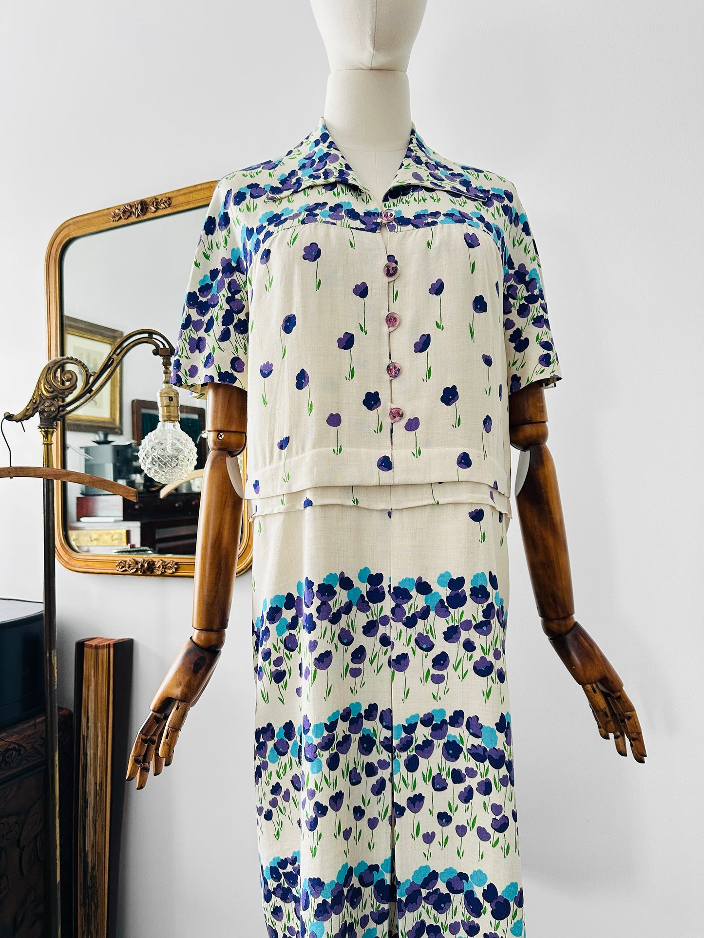 Vintage 1960s Purple and Blue Floral Drop-Waist Cotton Linen Short Sleeve Dress with Inverted Pleat - Sz. S/M
