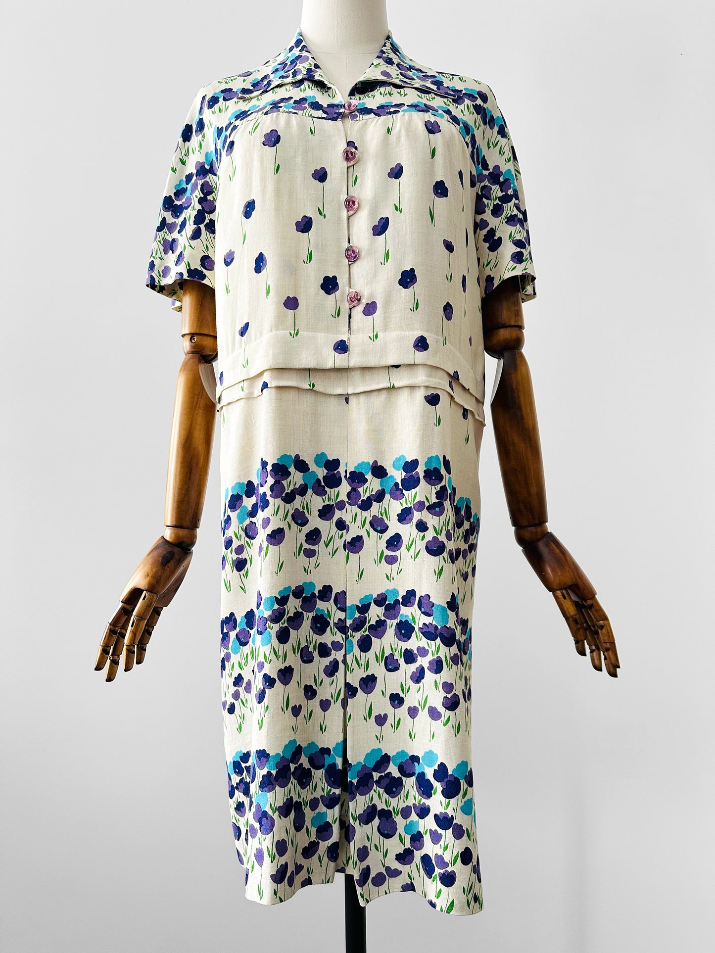 Vintage 1960s Purple and Blue Floral Drop-Waist Cotton Linen Short Sleeve Dress with Inverted Pleat - Sz. S/M