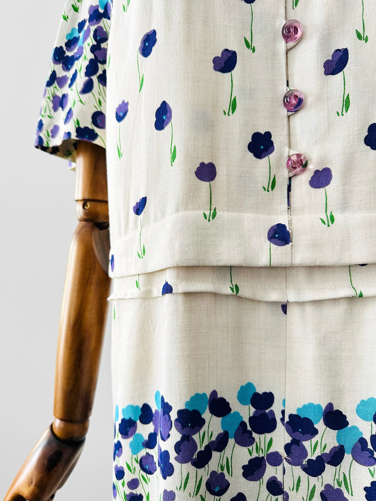 Vintage 1960s Purple and Blue Floral Drop-Waist Cotton Linen Short Sleeve Dress with Inverted Pleat - Sz. S/M