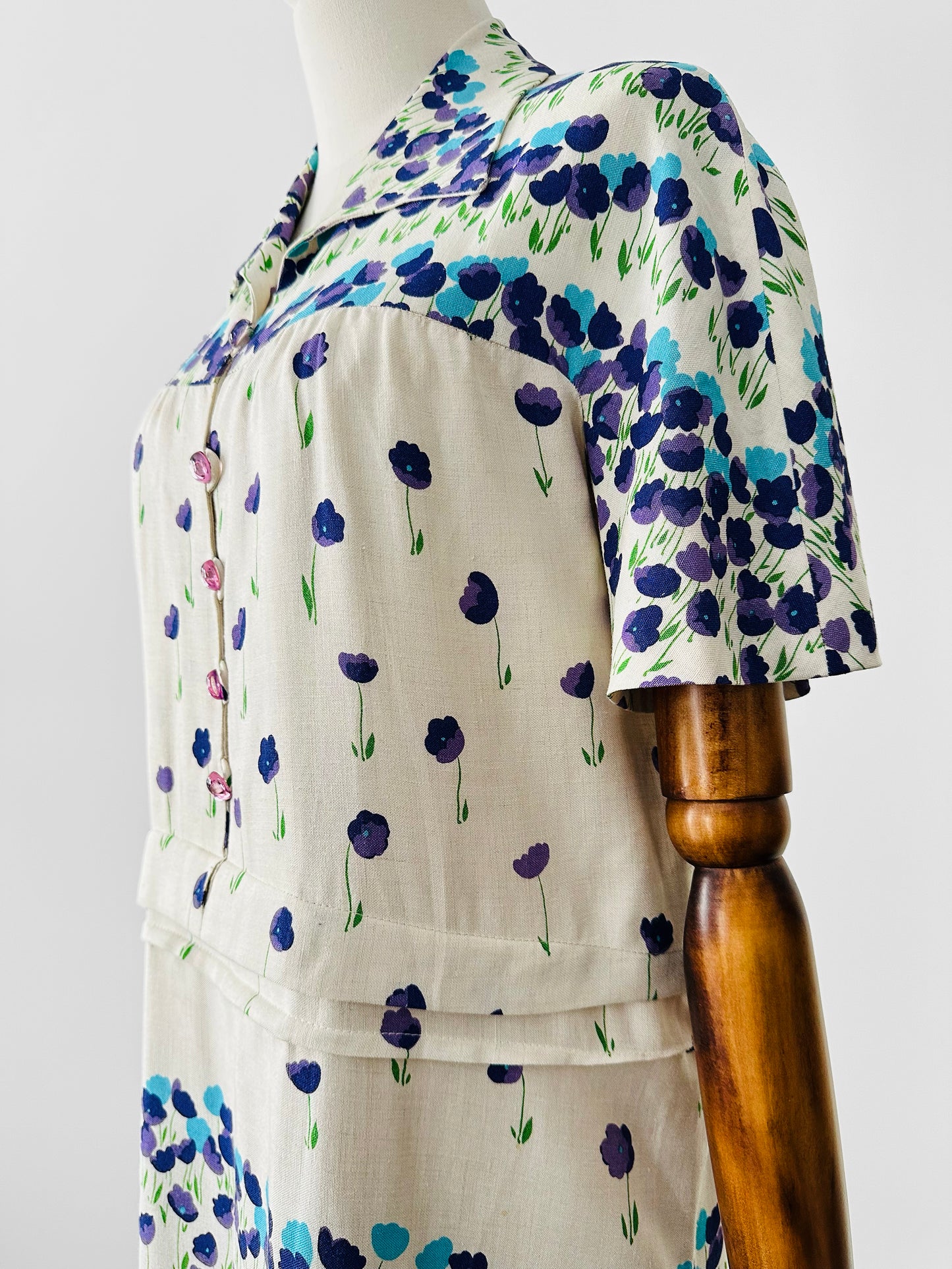 Vintage 1960s Purple and Blue Floral Drop-Waist Cotton Linen Short Sleeve Dress with Inverted Pleat - Sz. S/M
