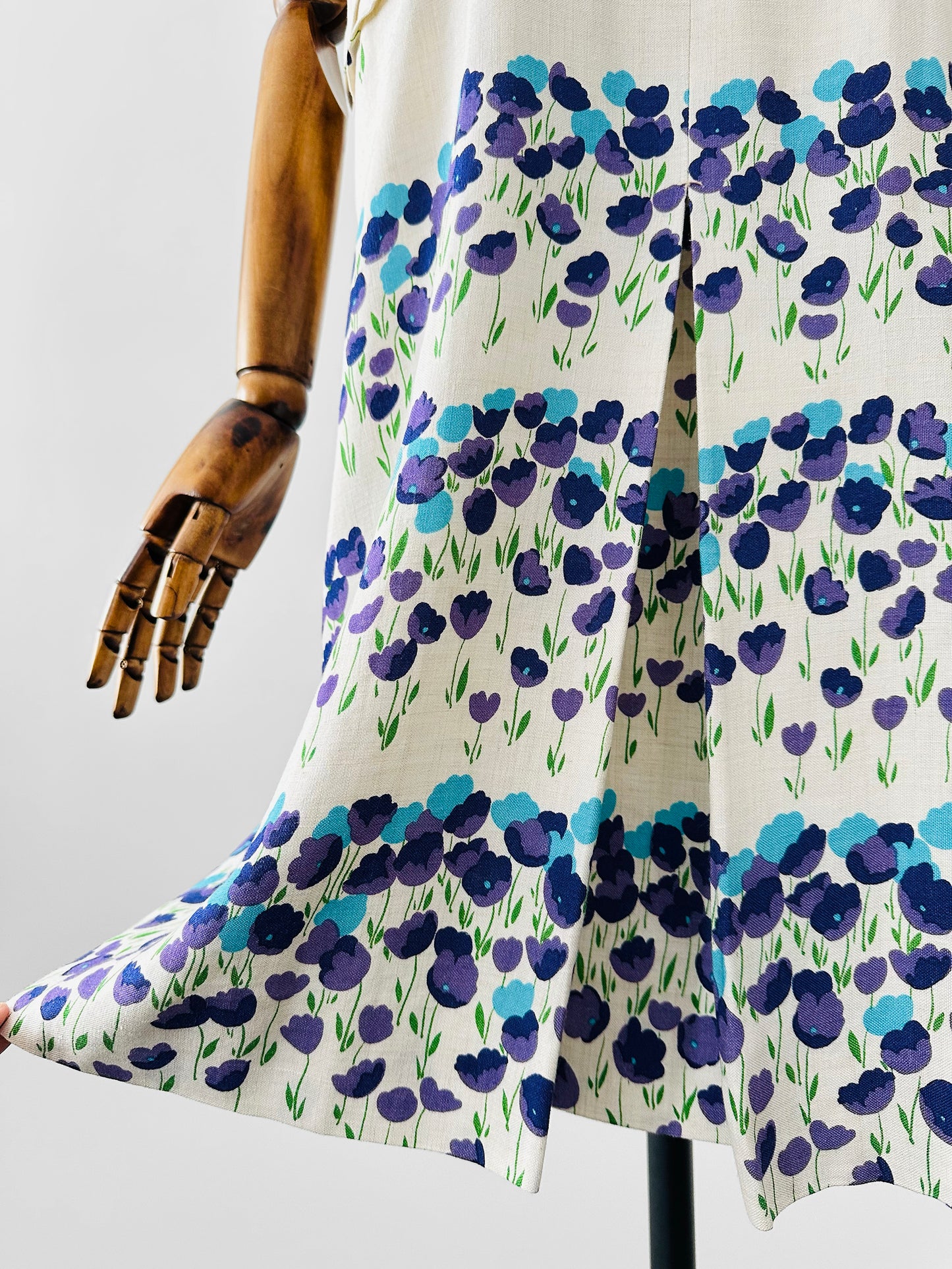 Vintage 1960s Purple and Blue Floral Drop-Waist Cotton Linen Short Sleeve Dress with Inverted Pleat - Sz. S/M
