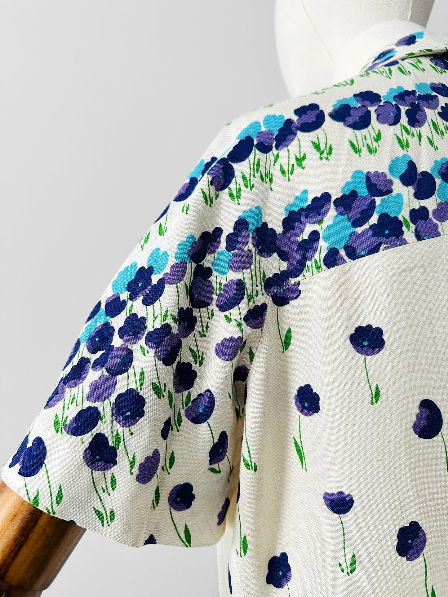 Vintage 1960s Purple and Blue Floral Drop-Waist Cotton Linen Short Sleeve Dress with Inverted Pleat - Sz. S/M