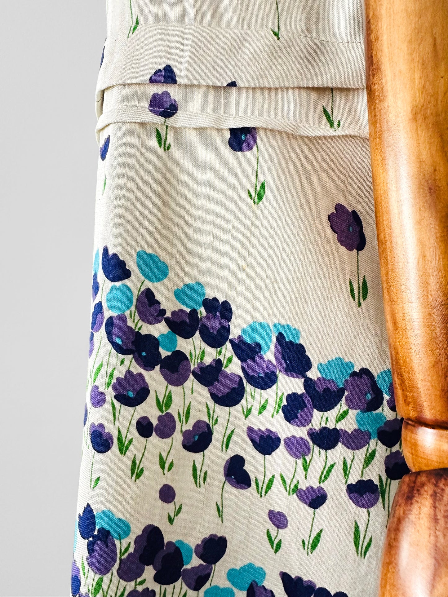 Vintage 1960s Purple and Blue Floral Drop-Waist Cotton Linen Short Sleeve Dress with Inverted Pleat - Sz. S/M