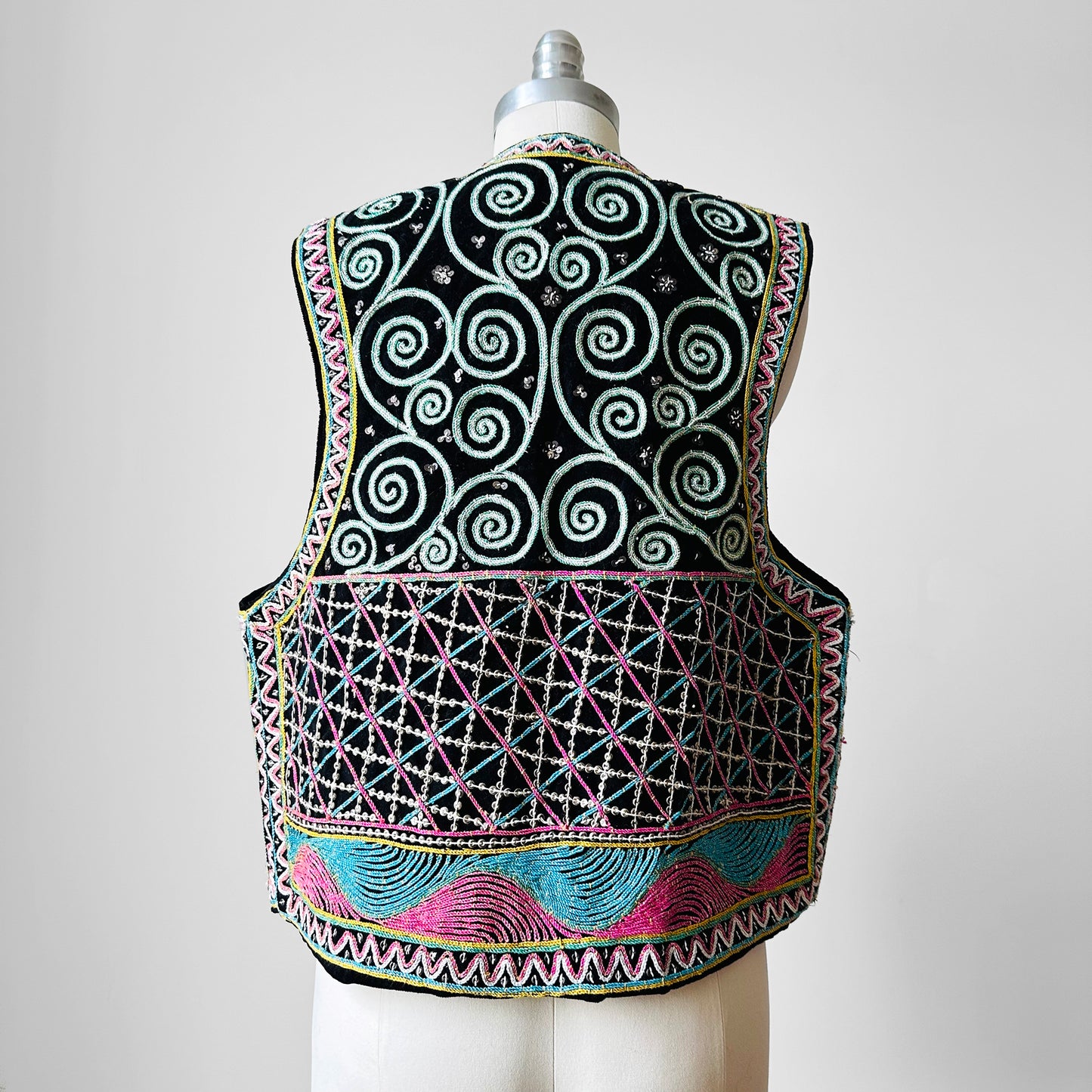 1980s Embroidered Patterned Statement Vest -  Sz. M/L