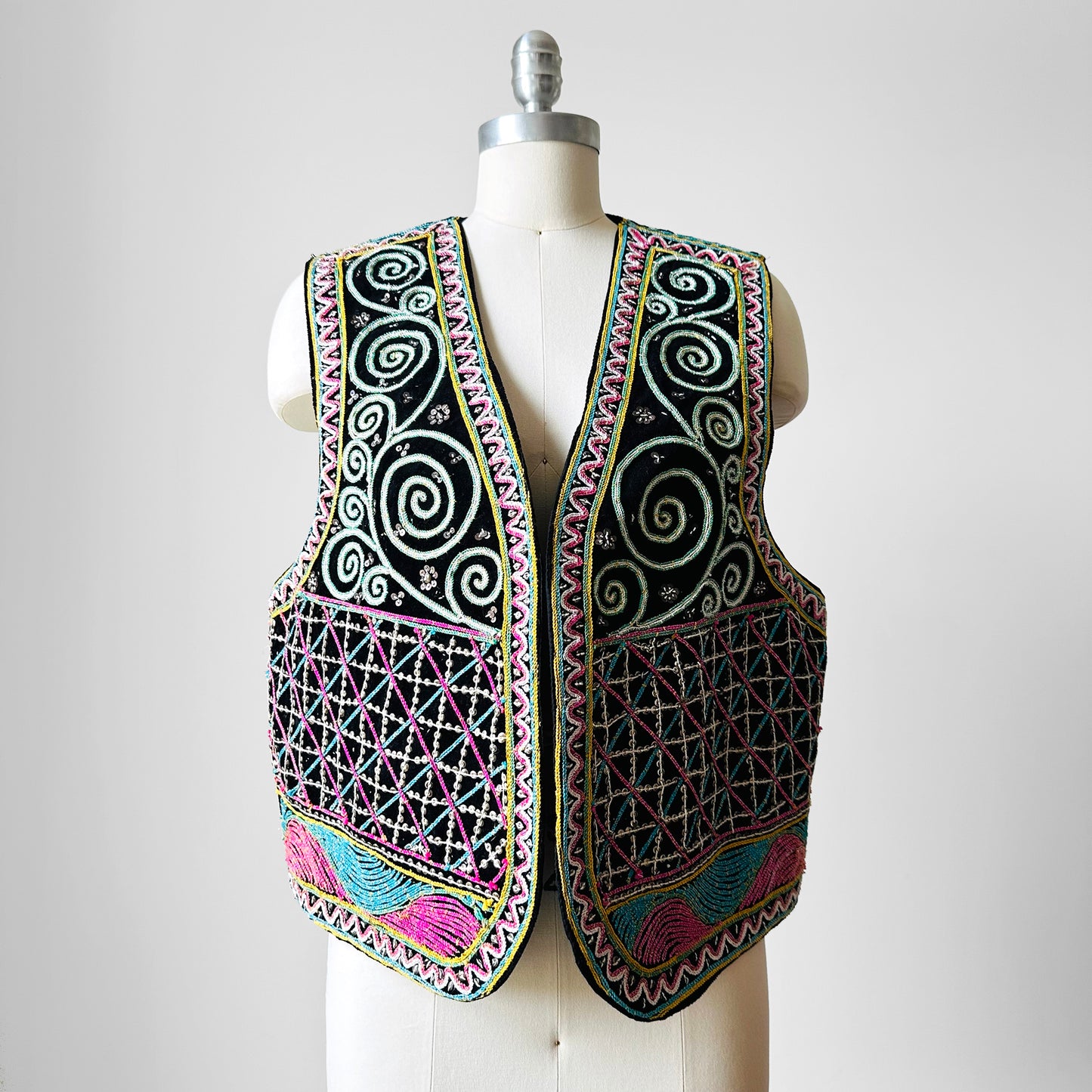 1980s Embroidered Patterned Statement Vest -  Sz. M/L