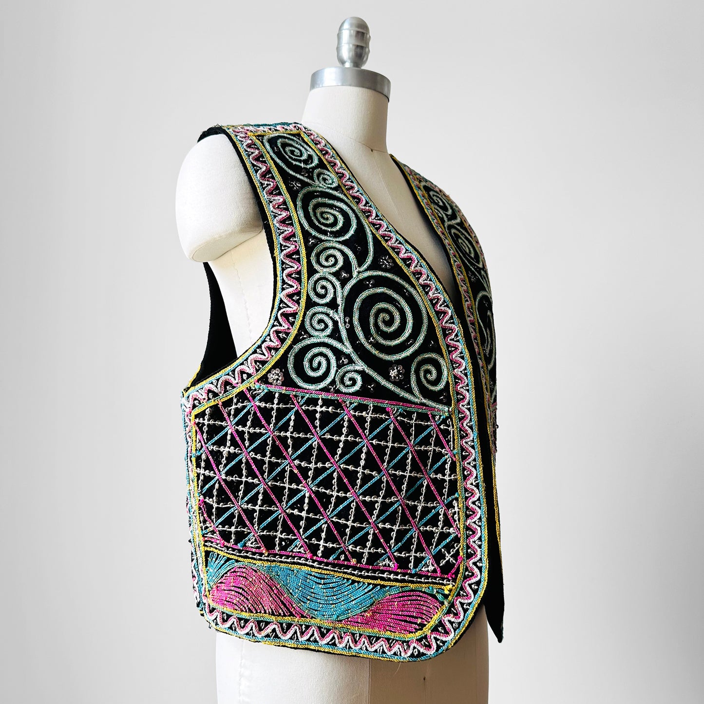 1980s Embroidered Patterned Statement Vest -  Sz. M/L