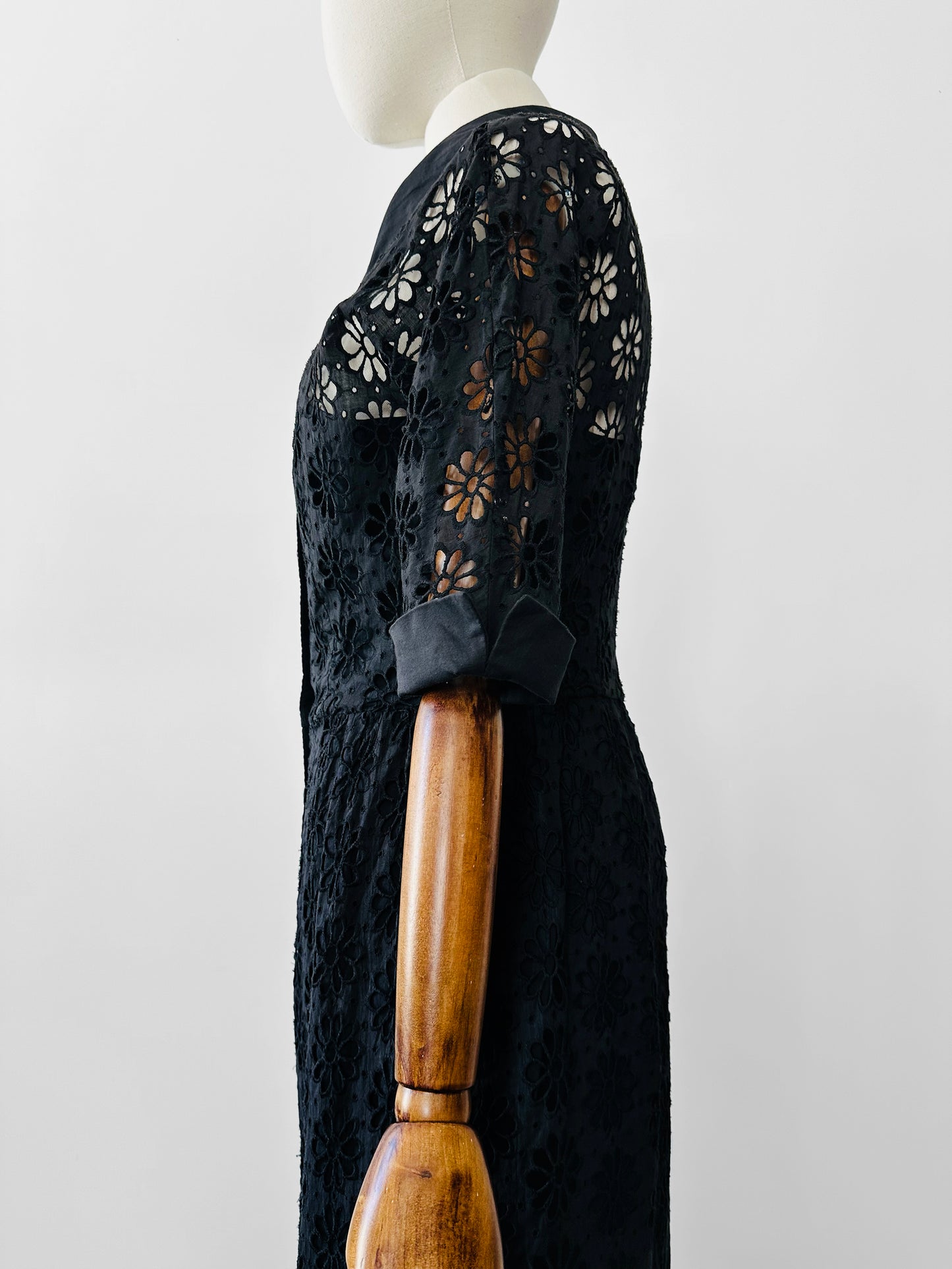 Vintage 1960s - 1970s Black Floral Button Front Collared Cotton Eyelet Shirtwaist Dress - Sz.S