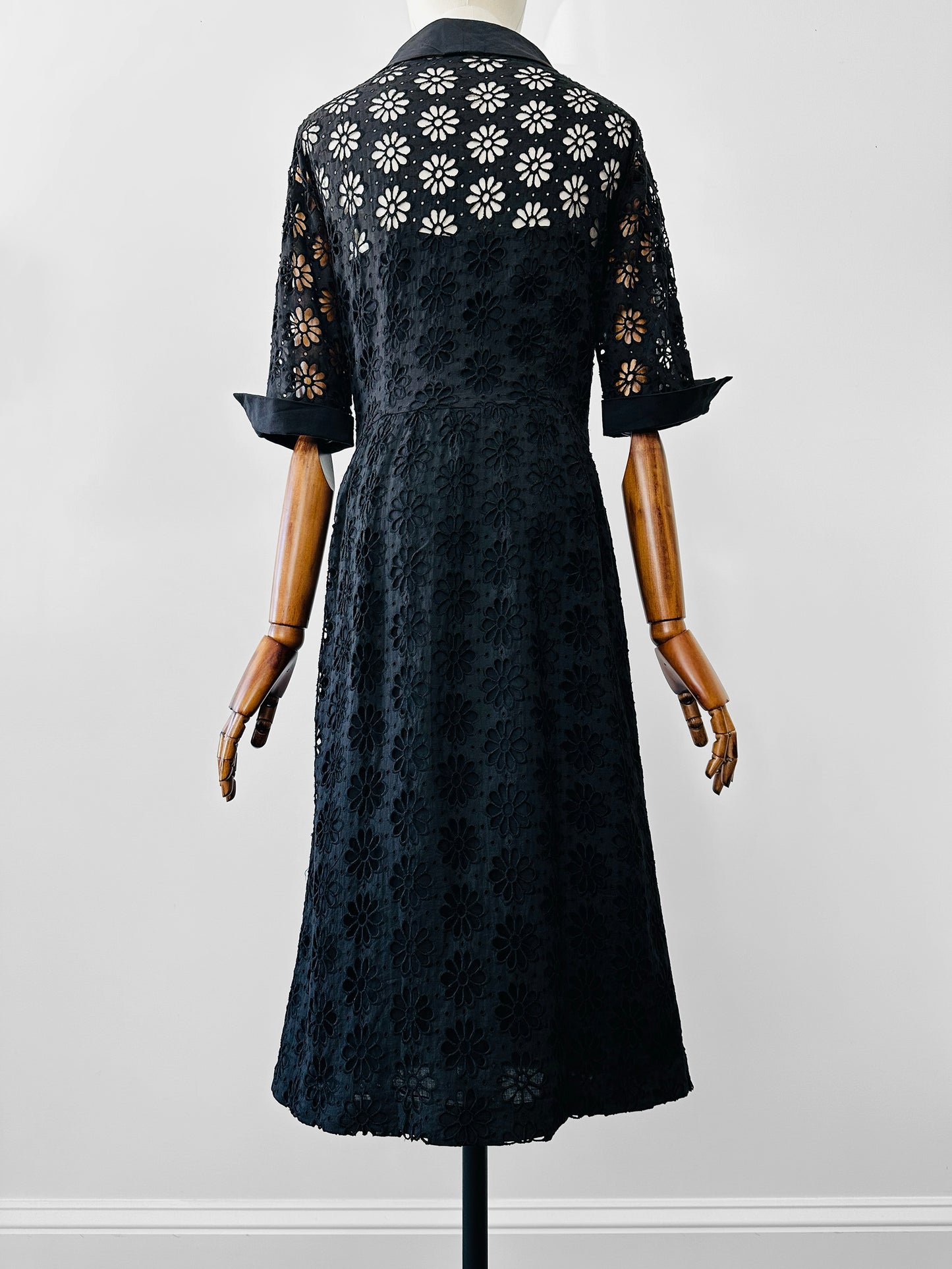 Vintage 1960s - 1970s Black Floral Button Front Collared Cotton Eyelet Shirtwaist Dress - Sz.S
