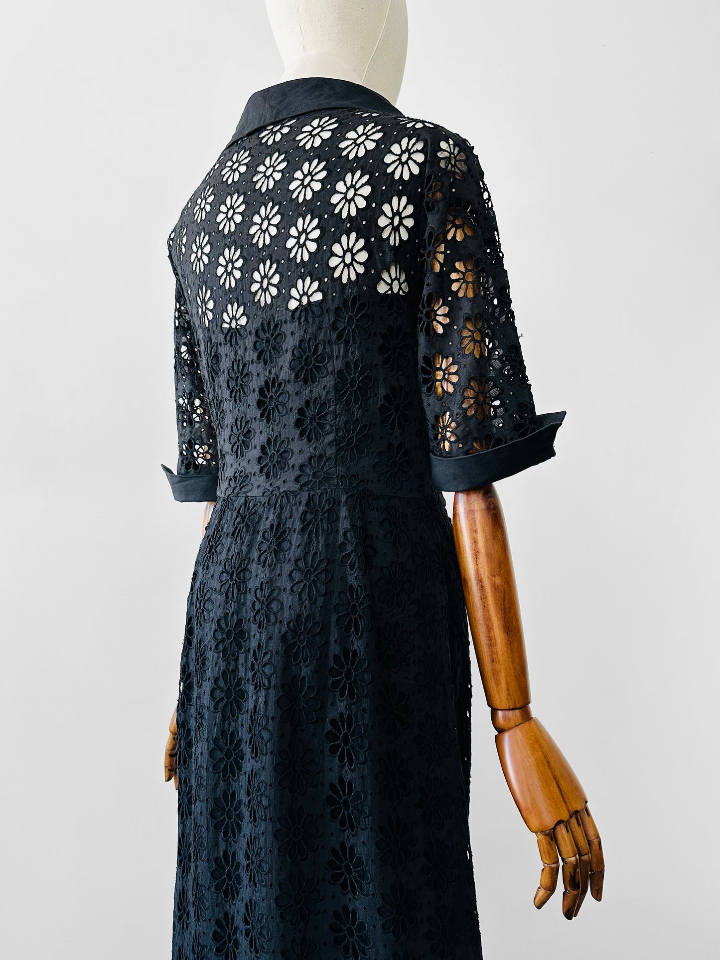 Vintage 1960s - 1970s Black Floral Button Front Collared Cotton Eyelet Shirtwaist Dress - Sz.S