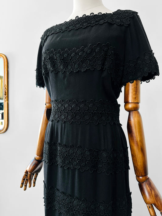 Vintage 1960s Black-Short Sleeve Knee-Length Floral Applique Zip-Back Dress - Sz. S/M