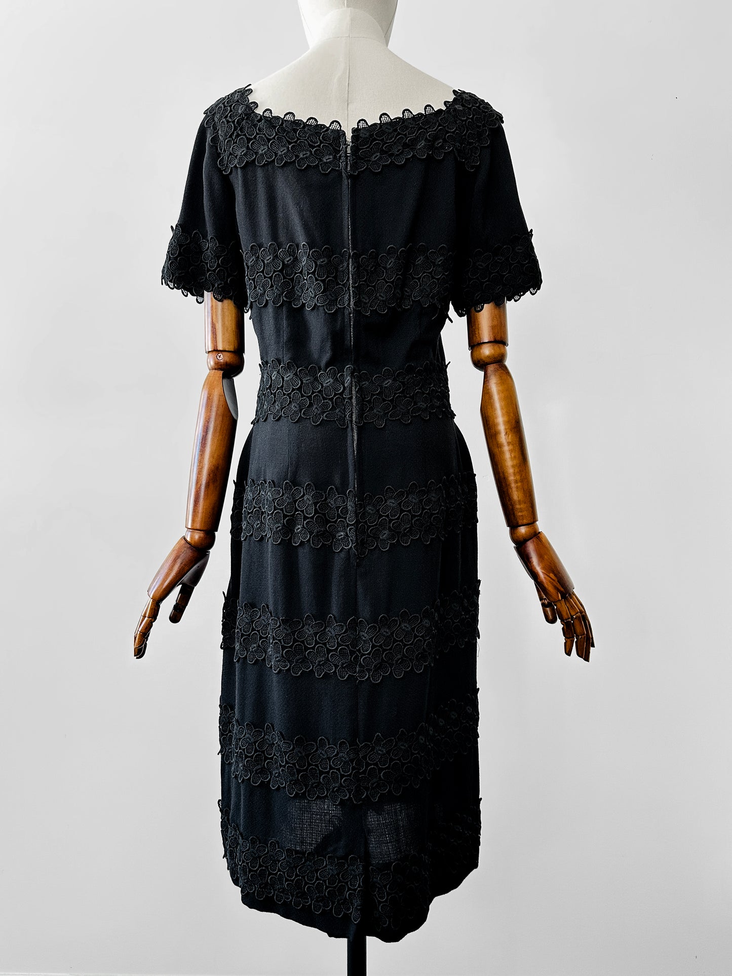 Vintage 1960s Black-Short Sleeve Knee-Length Floral Applique Zip-Back Dress - Sz. S/M