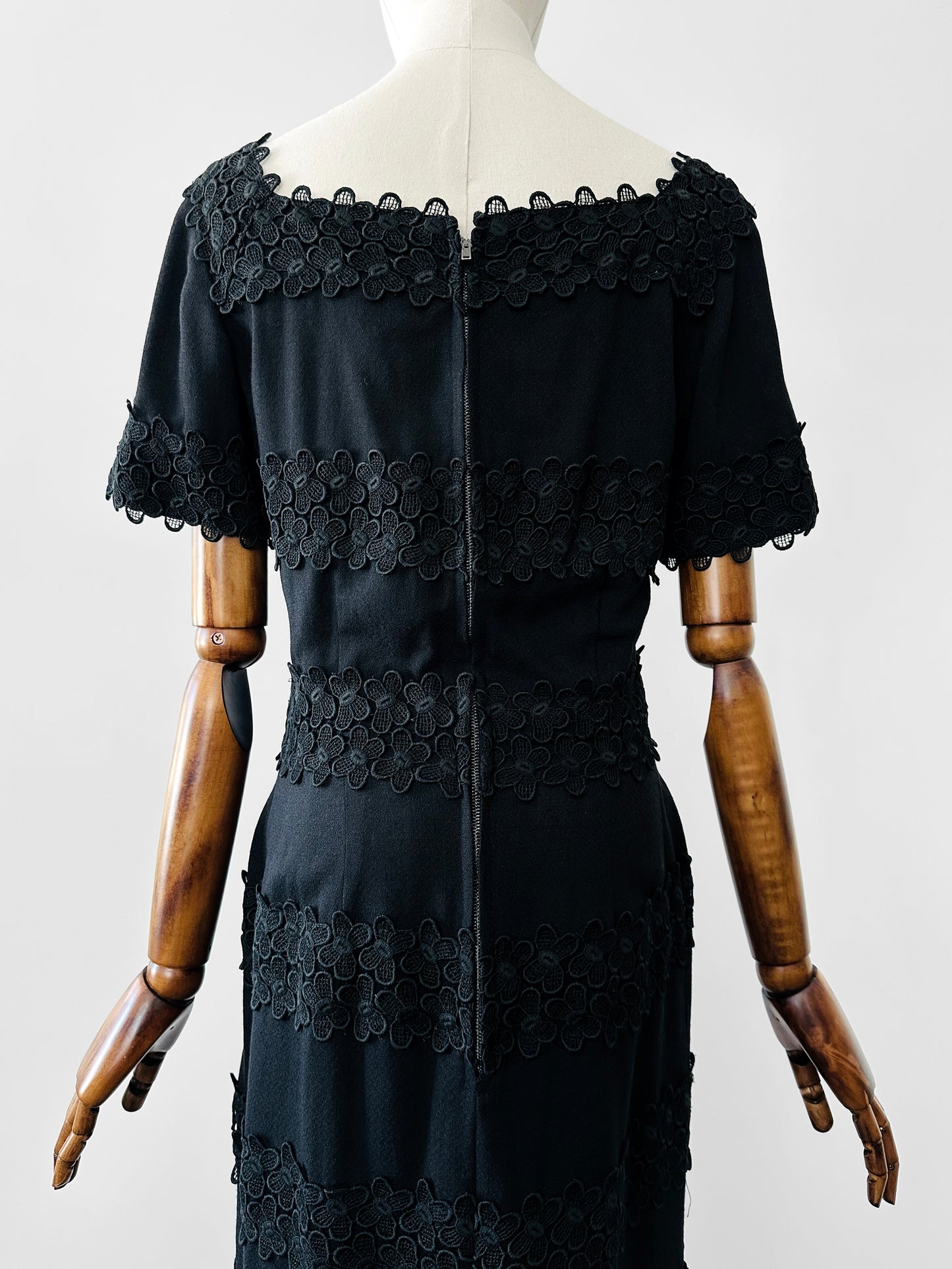 Vintage 1960s Black-Short Sleeve Knee-Length Floral Applique Zip-Back Dress - Sz. S/M