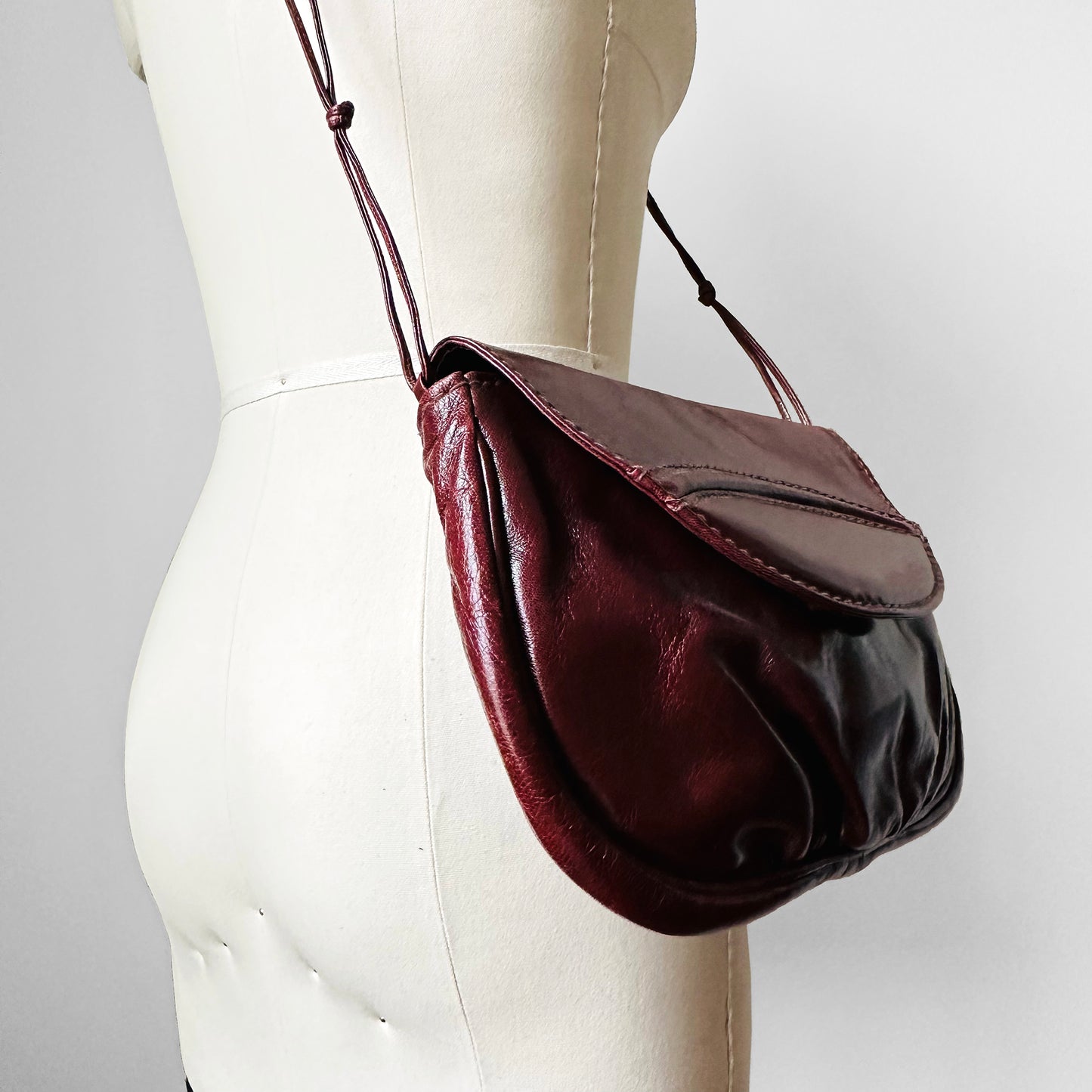 1970s Wine Red Leather Snap Button Velour Interior Shoulder-Bag Purse