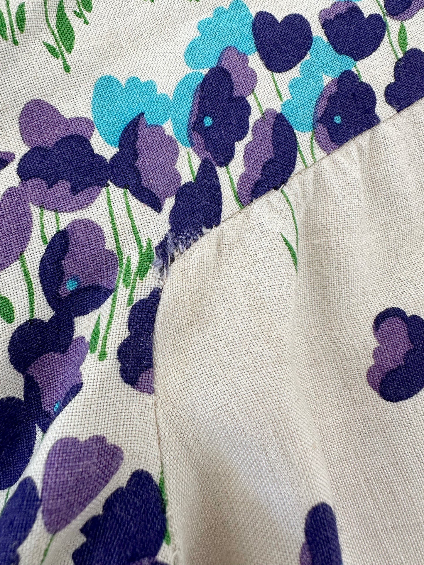 Vintage 1960s Purple and Blue Floral Drop-Waist Cotton Linen Short Sleeve Dress with Inverted Pleat - Sz. S/M