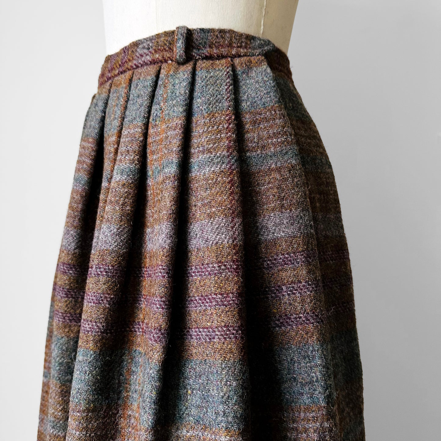 1950s-1960s Heavy Wool Pleated Fit and Flare Plaid Skirt - Sz. XS/S