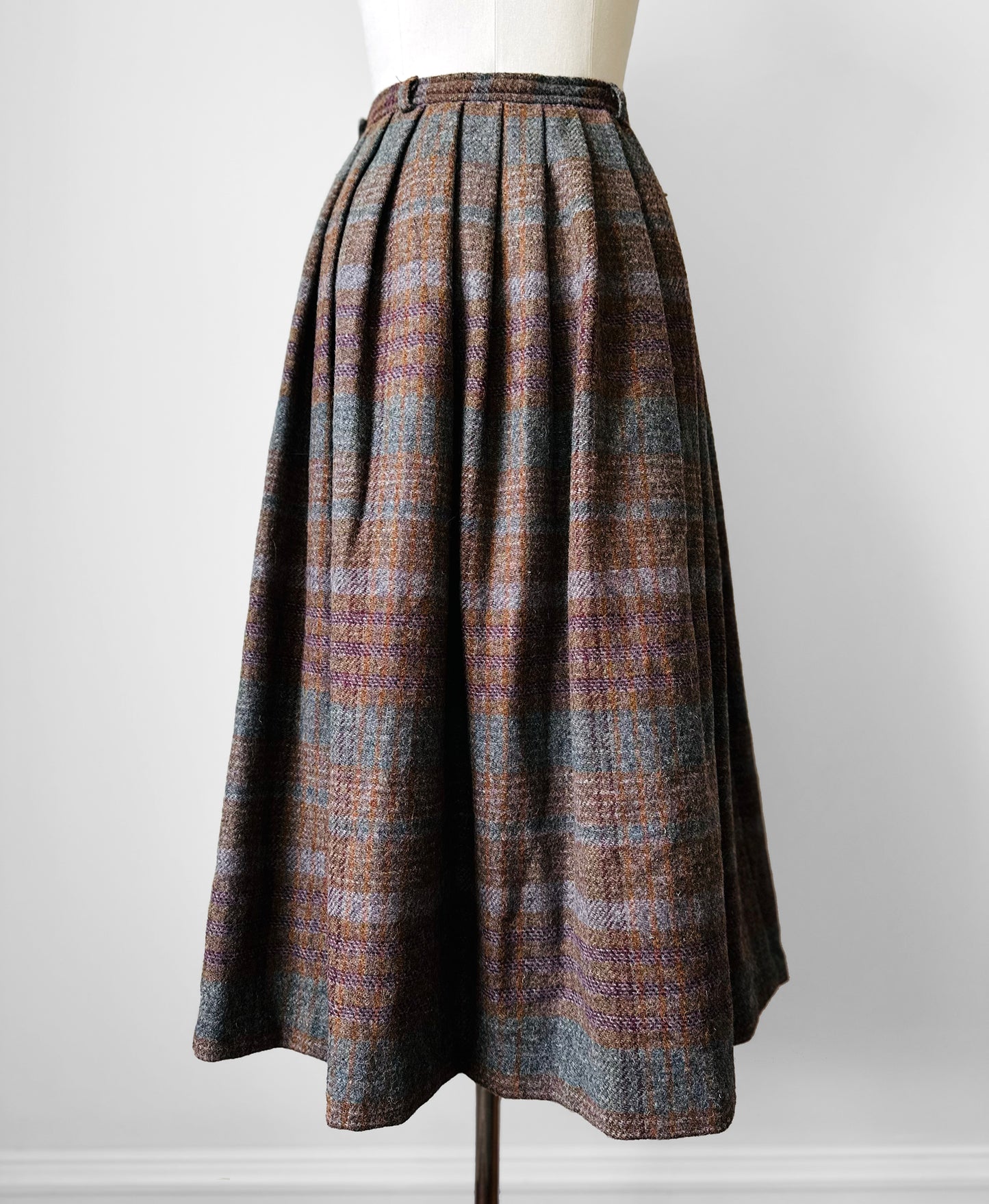 1950s-1960s Heavy Wool Pleated Fit and Flare Plaid Skirt - Sz. XS/S