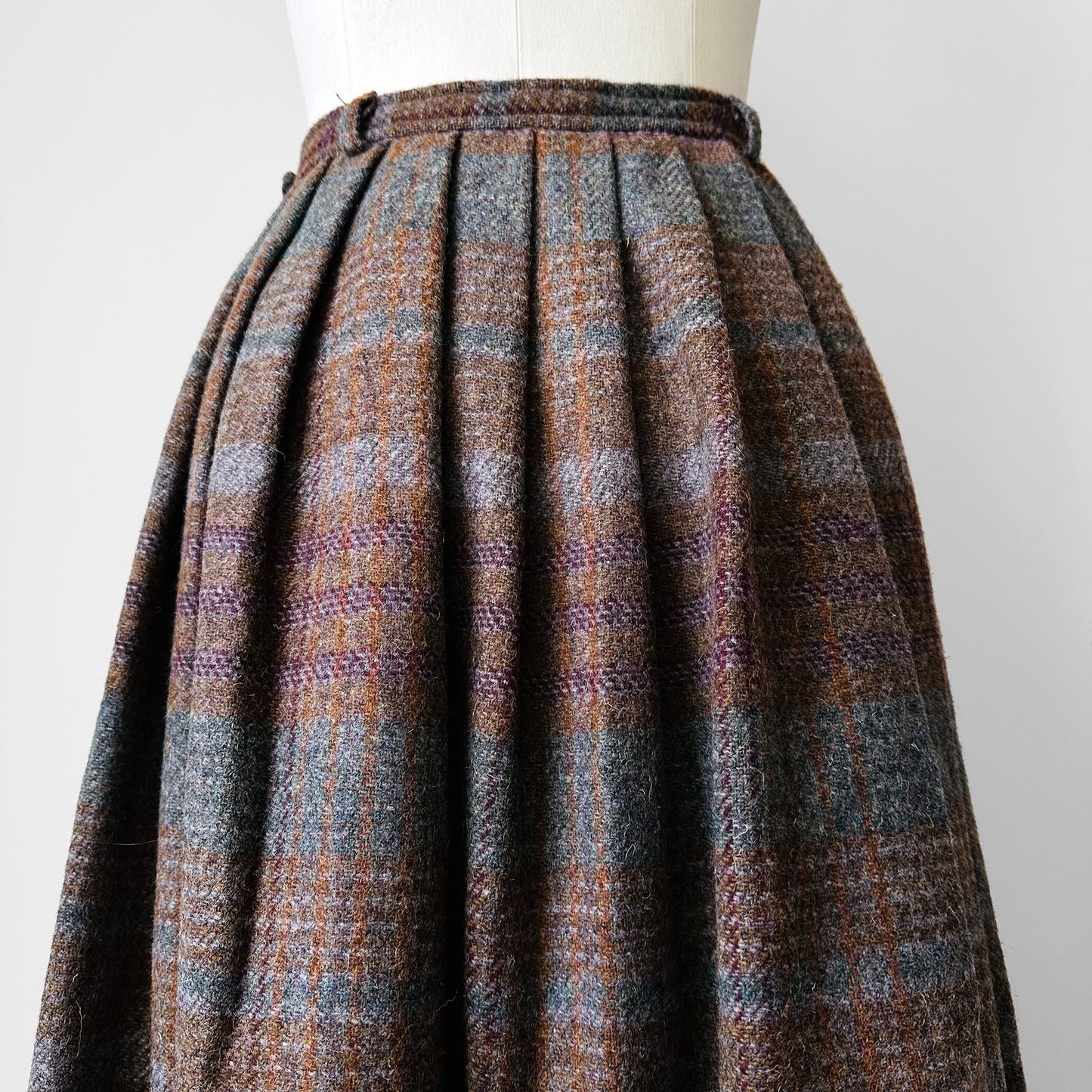 1950s-1960s Heavy Wool Pleated Fit and Flare Plaid Skirt - Sz. XS/S