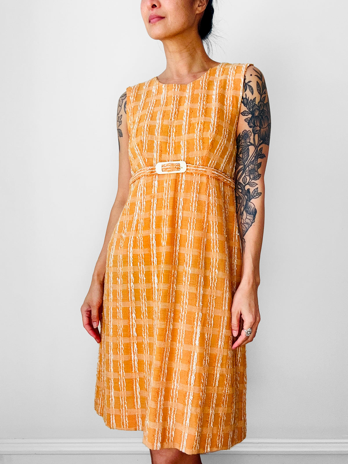 Vintage 1960s Woven Pale Orange Mixed Fibre Boucle Sleeveless Empire Waist Shift Dress - Sz. XS/S