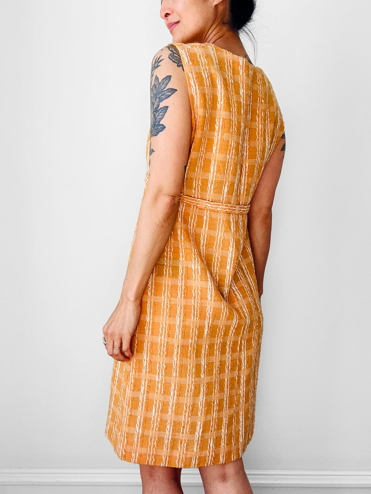 Vintage 1960s Woven Pale Orange Mixed Fibre Boucle Sleeveless Empire Waist Shift Dress - Sz. XS/S