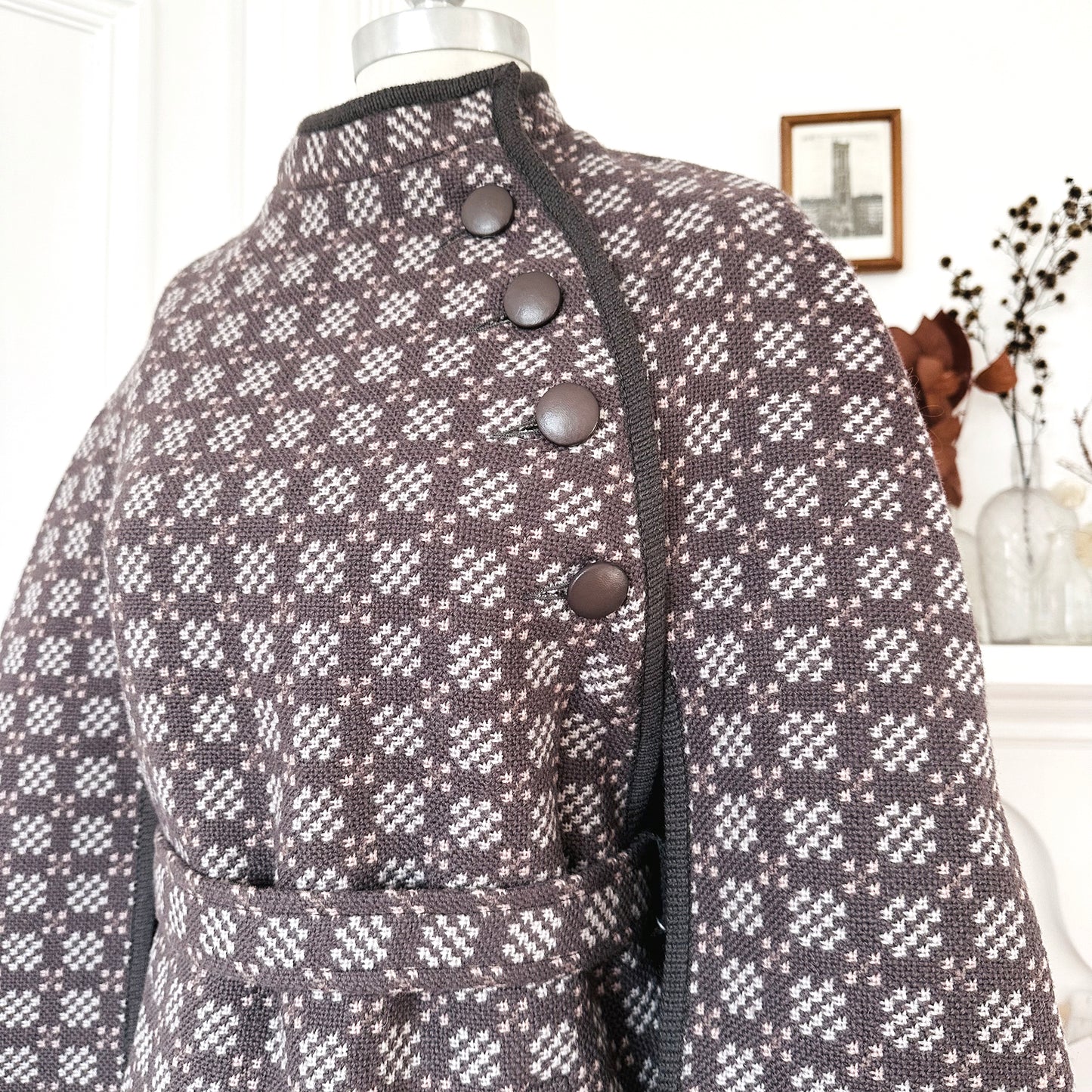 1960s - 1970s Taupe Welsh Wool Belted Patterned Tapestry Cape Jacket - Sz. S/M