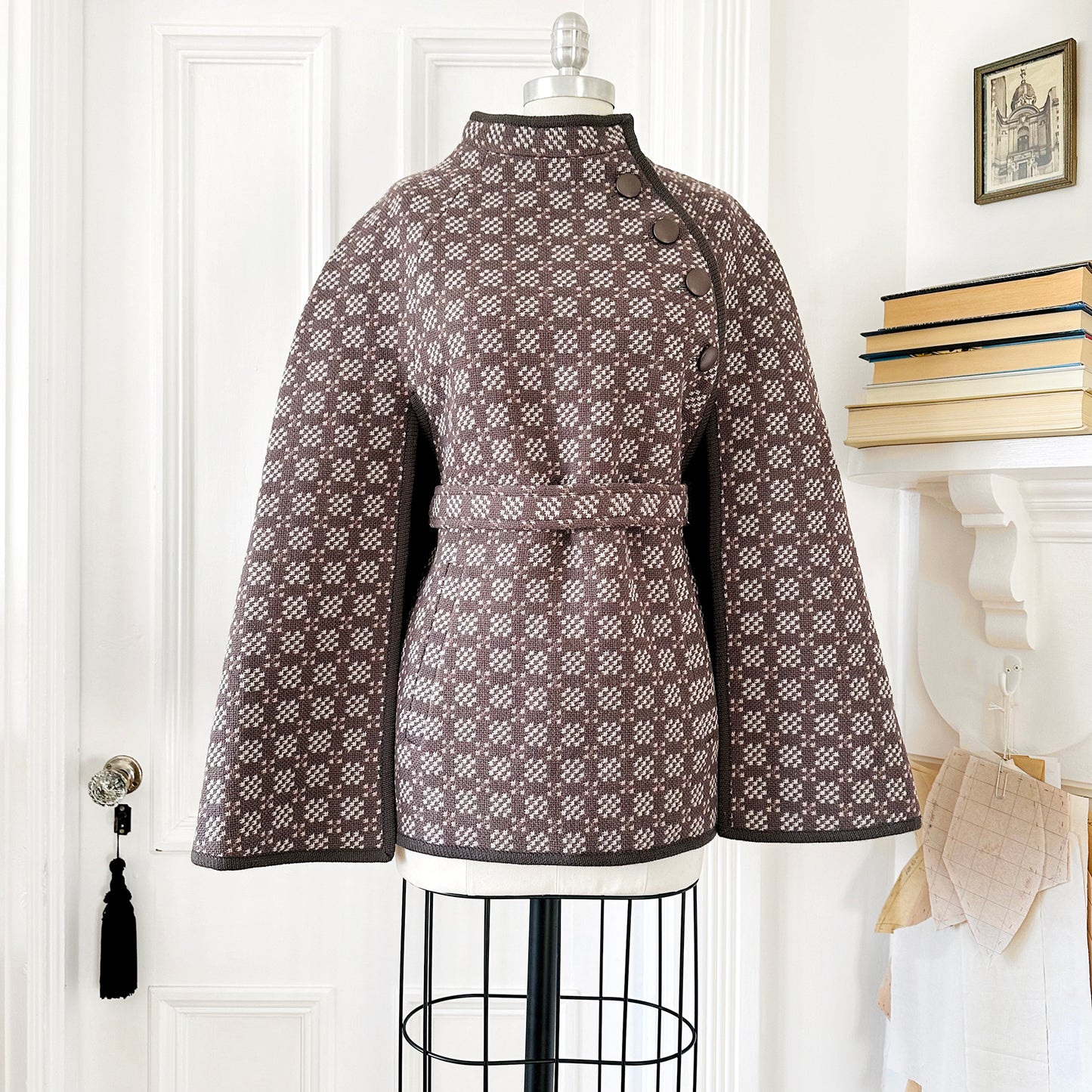 1960s - 1970s Taupe Welsh Wool Belted Patterned Tapestry Cape Jacket - Sz. S/M