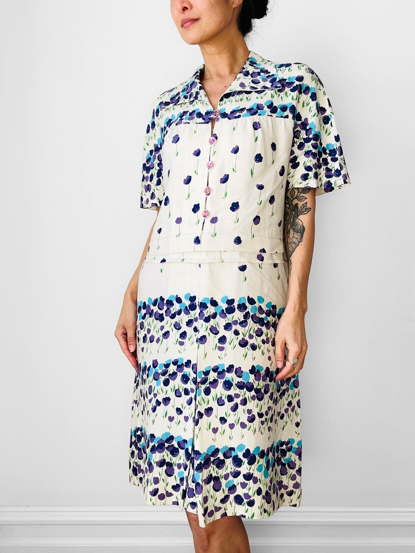 Vintage 1960s Purple and Blue Floral Drop-Waist Cotton Linen Short Sleeve Dress with Inverted Pleat - Sz. S/M