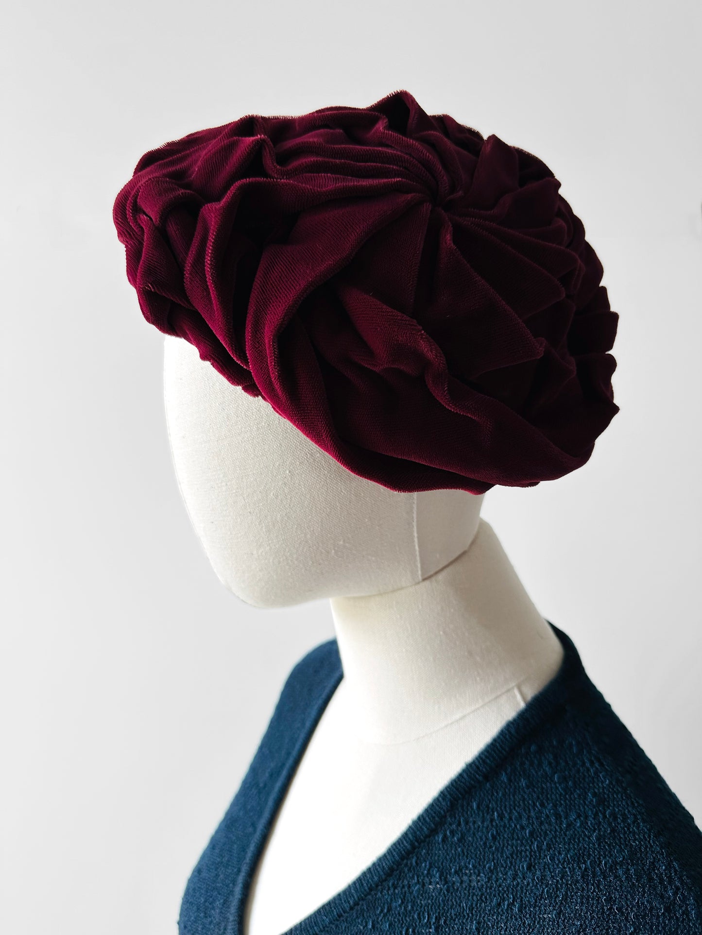 1930s - 1940s Wine Toned Velvet Ruched Hat - Sz. XS/S