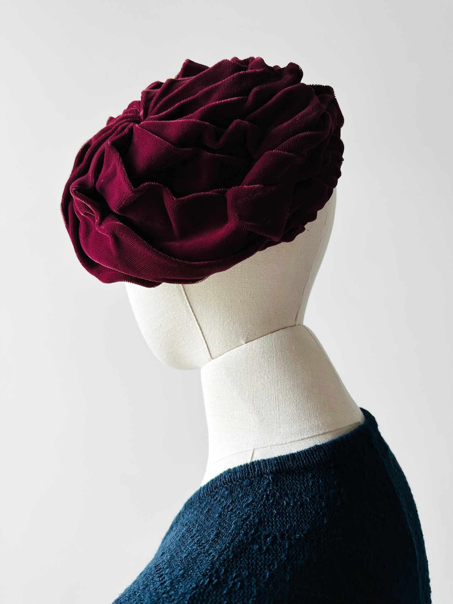 1930s - 1940s Wine Toned Velvet Ruched Hat - Sz. XS/S