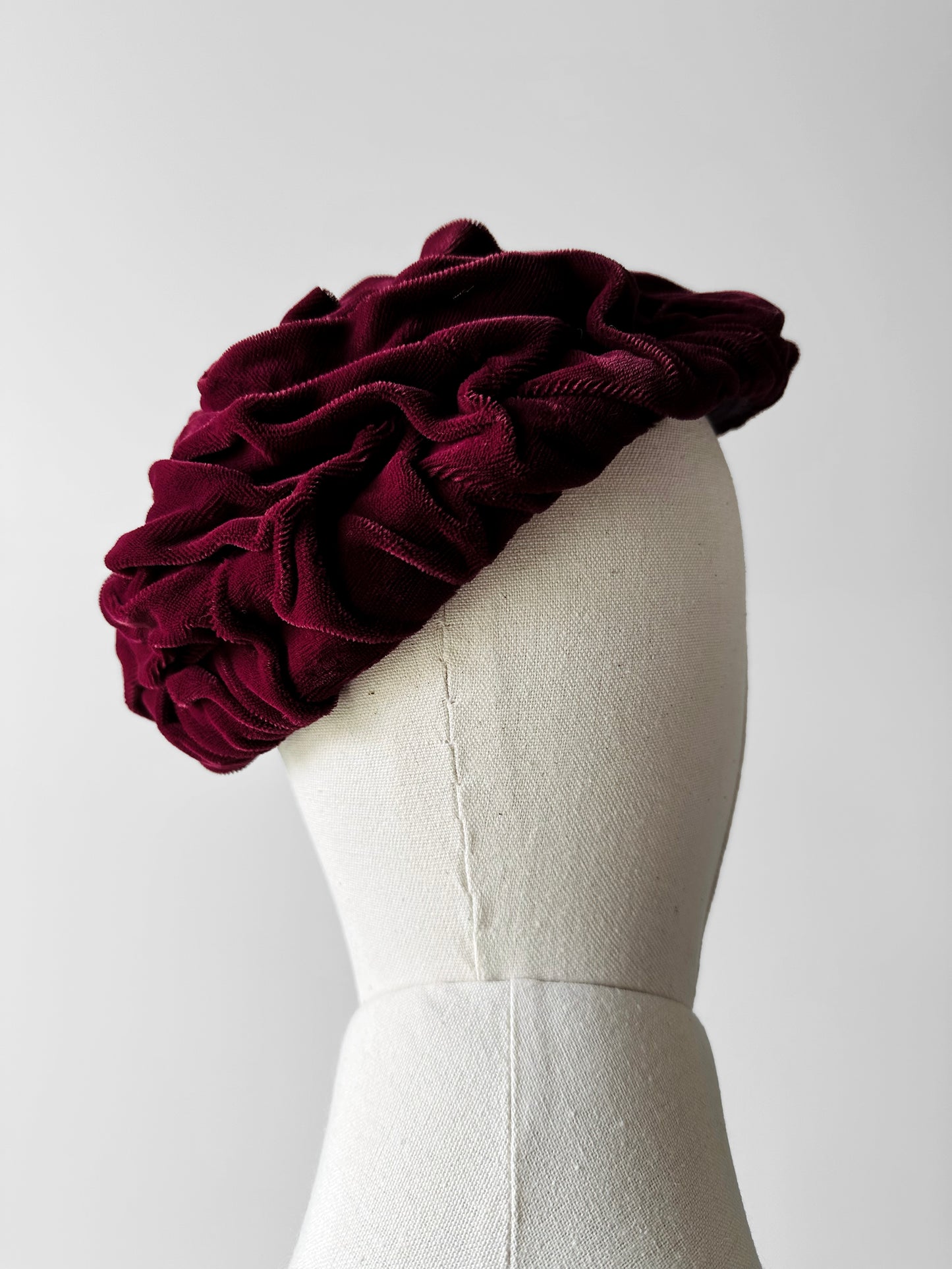 1930s - 1940s Wine Toned Velvet Ruched Hat - Sz. XS/S