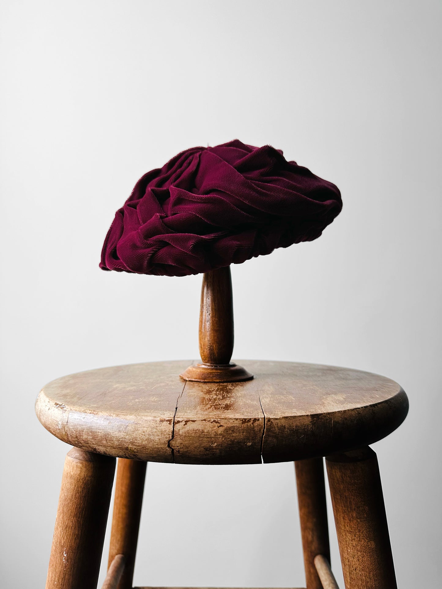 1930s - 1940s Wine Toned Velvet Ruched Hat - Sz. XS/S